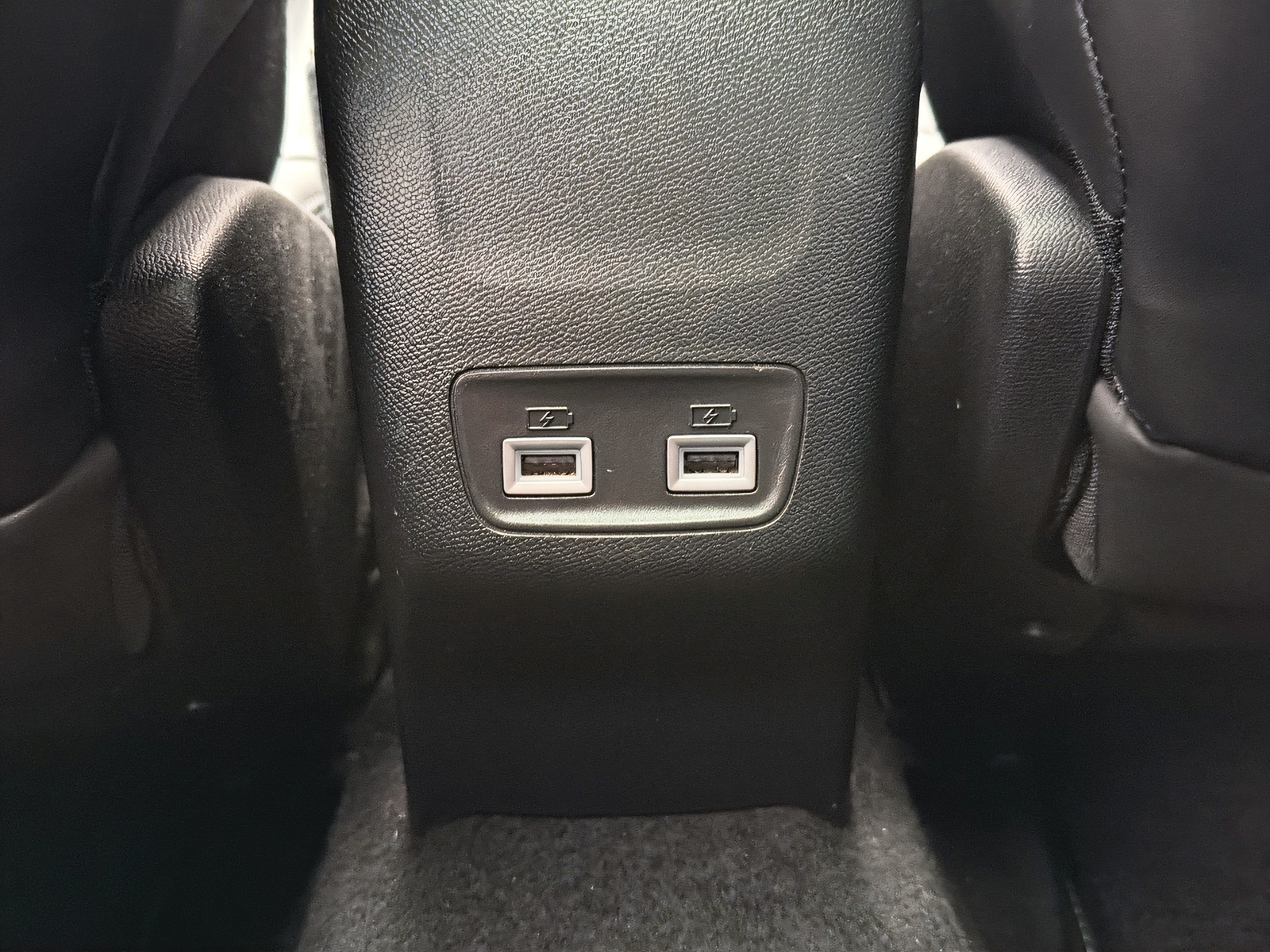 PEUGEOT 2008 e-GT-image-21