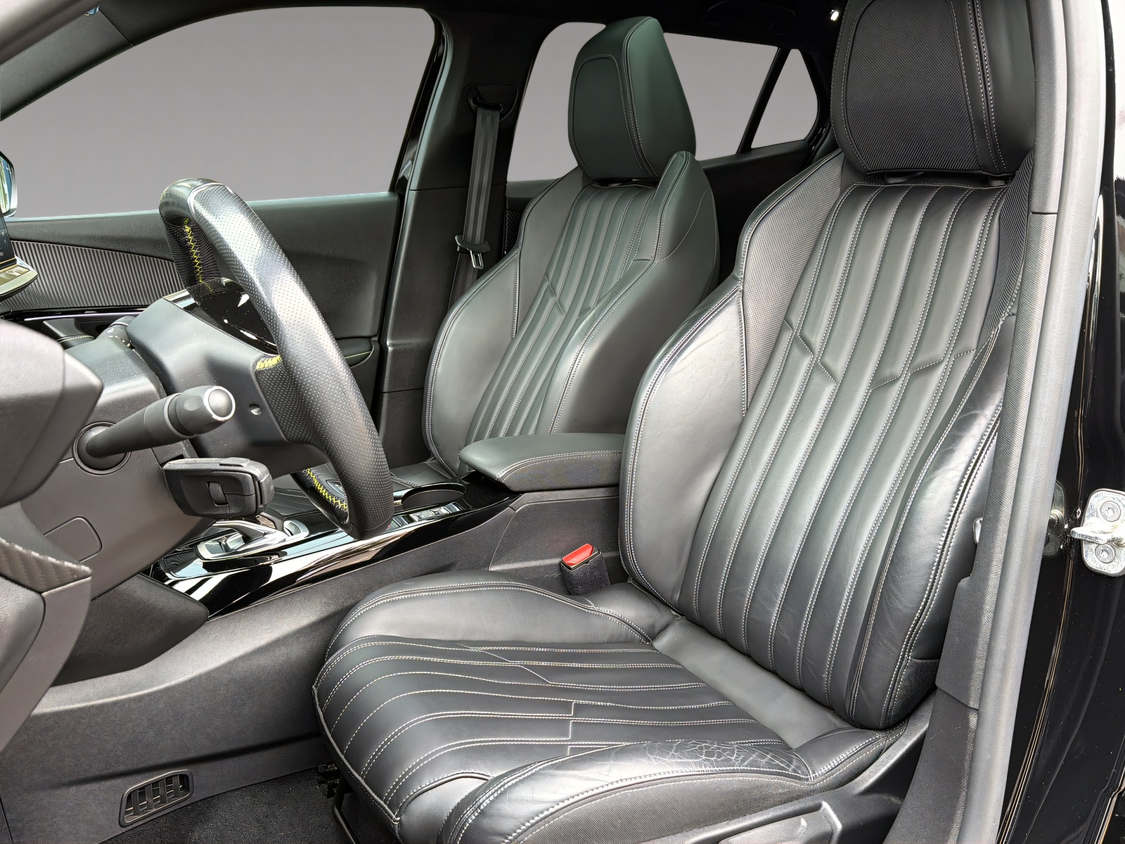 PEUGEOT 2008 e-GT-image-5