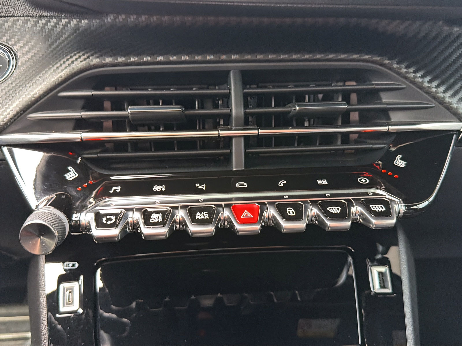 PEUGEOT 2008 e-GT-image-18