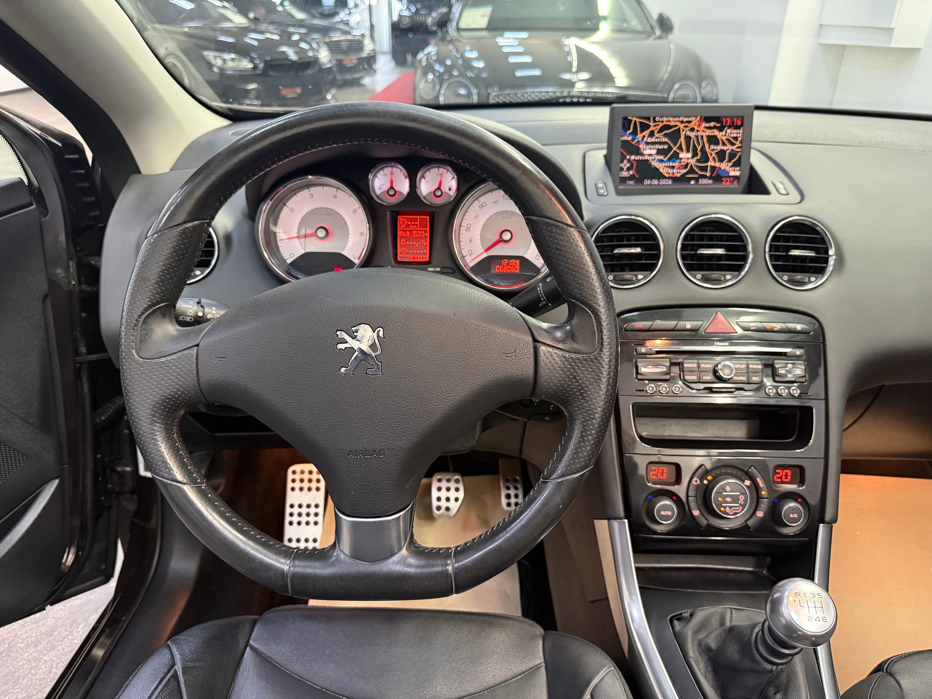 PEUGEOT 308 CC 1.6 16V Turbo Allure-image-13
