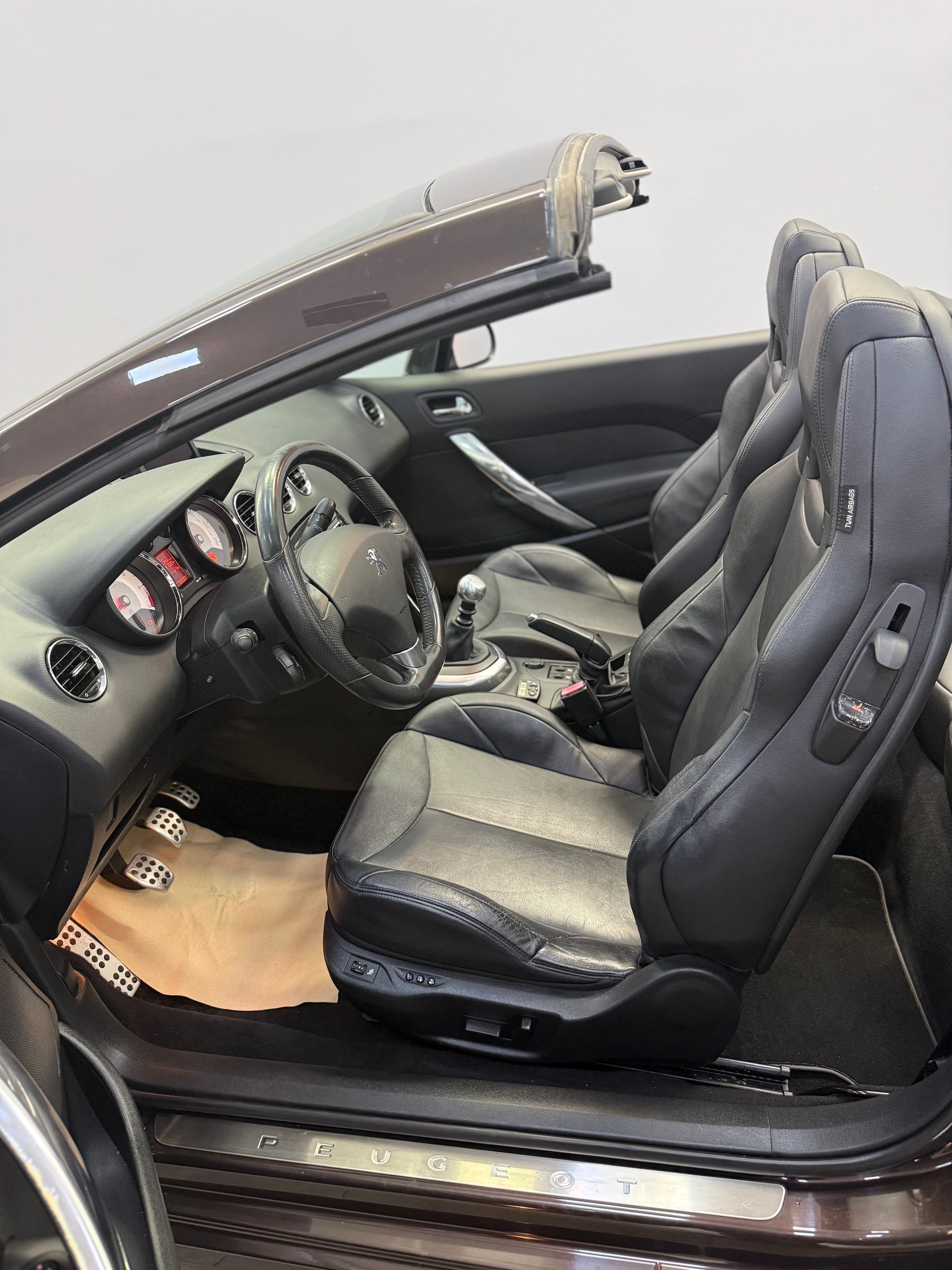 PEUGEOT 308 CC 1.6 16V Turbo Allure-image-14