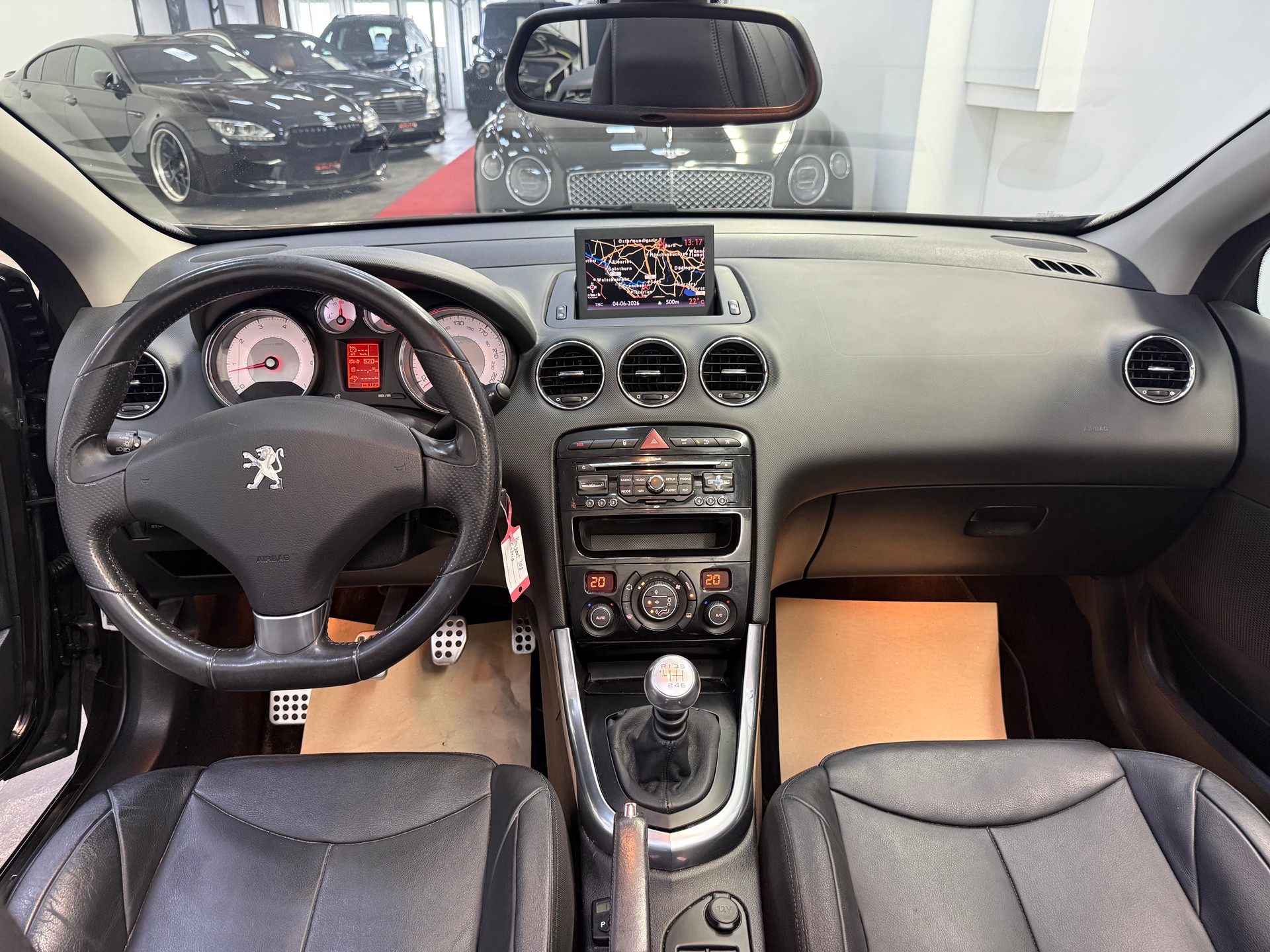 PEUGEOT 308 CC 1.6 16V Turbo Allure-image-19