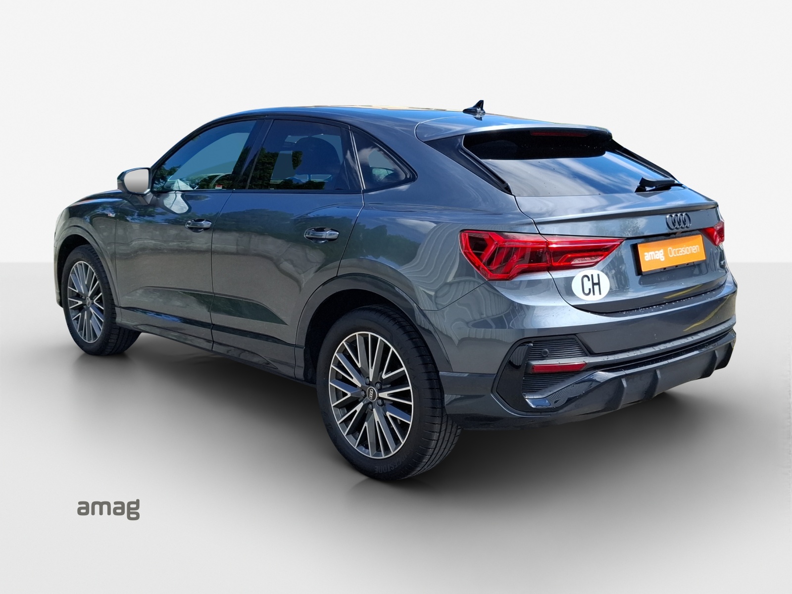 AUDI Q3 Sportback 40 TFSI S line quattro S-tronic-image-2