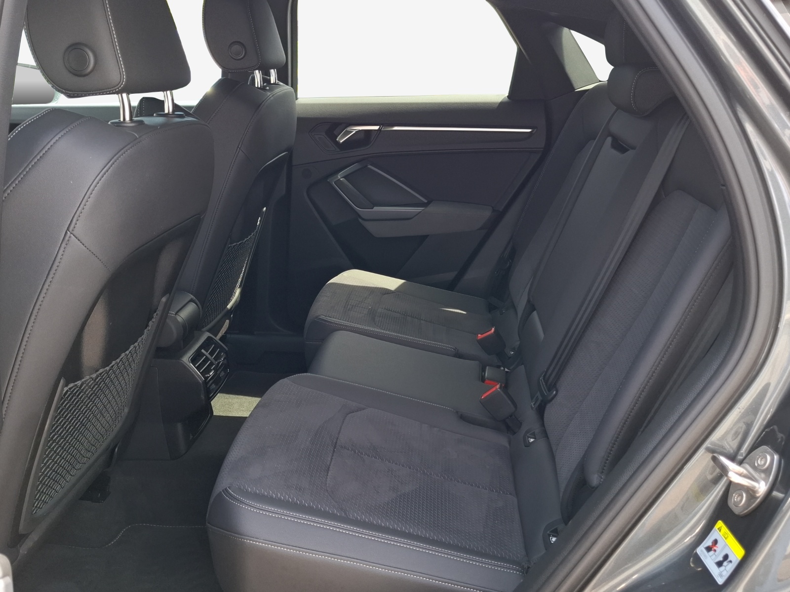AUDI Q3 Sportback 40 TFSI S line quattro S-tronic-image-11