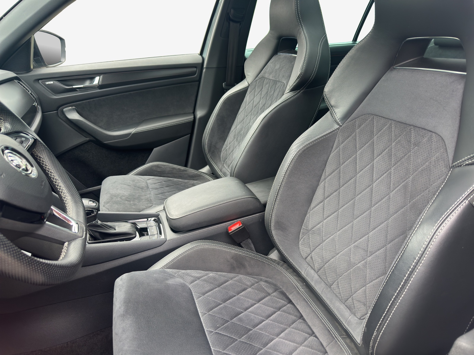 SKODA Kodiaq 2.0 TSI 4x4 Sport Line-image-7
