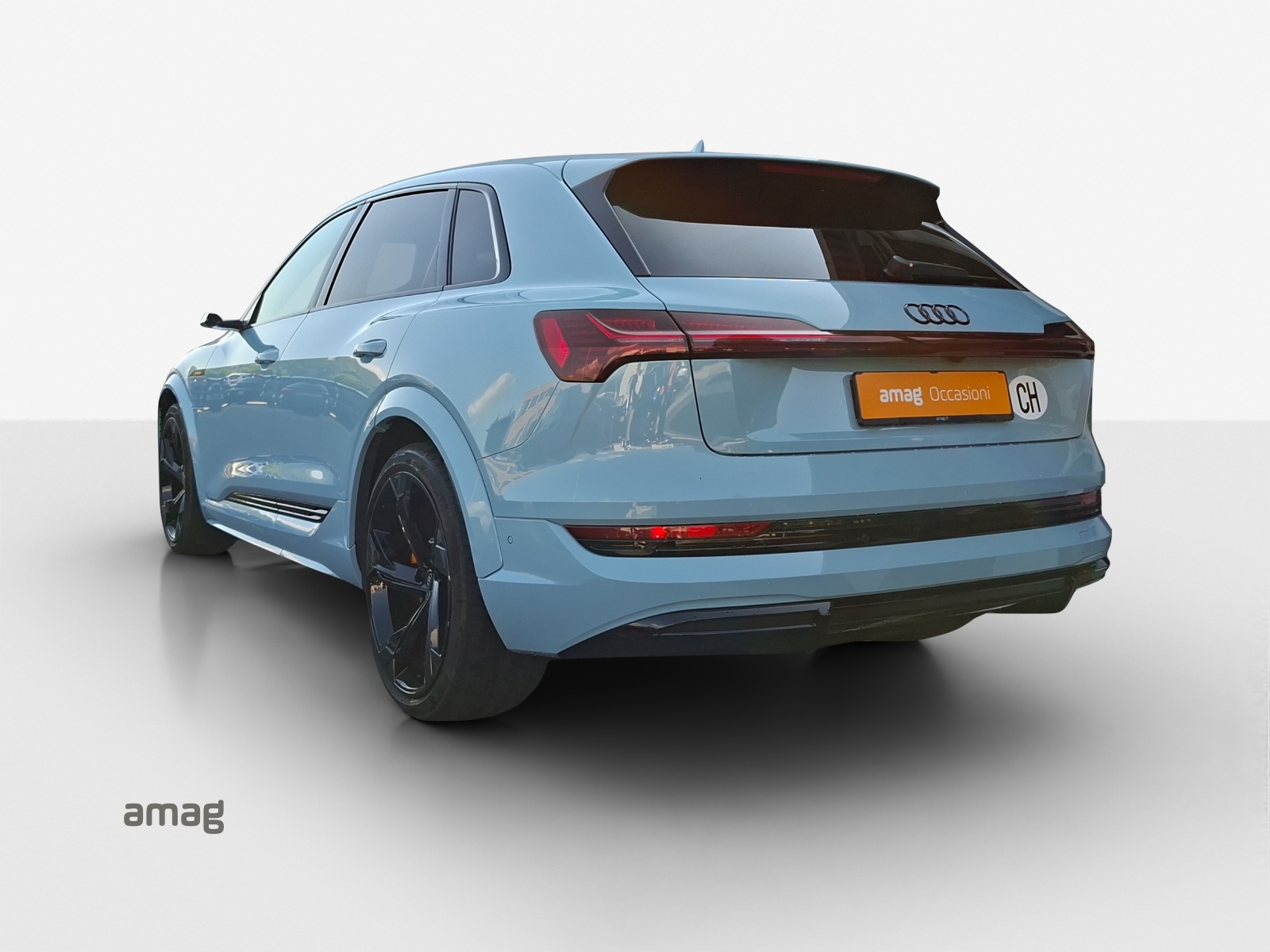 AUDI e-tron S quattro-showroom-element-2