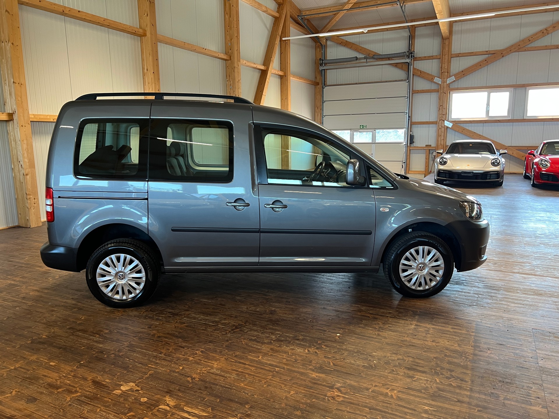 VW Caddy 2.0 TDI 4Motion Trendline-showroom-element-3