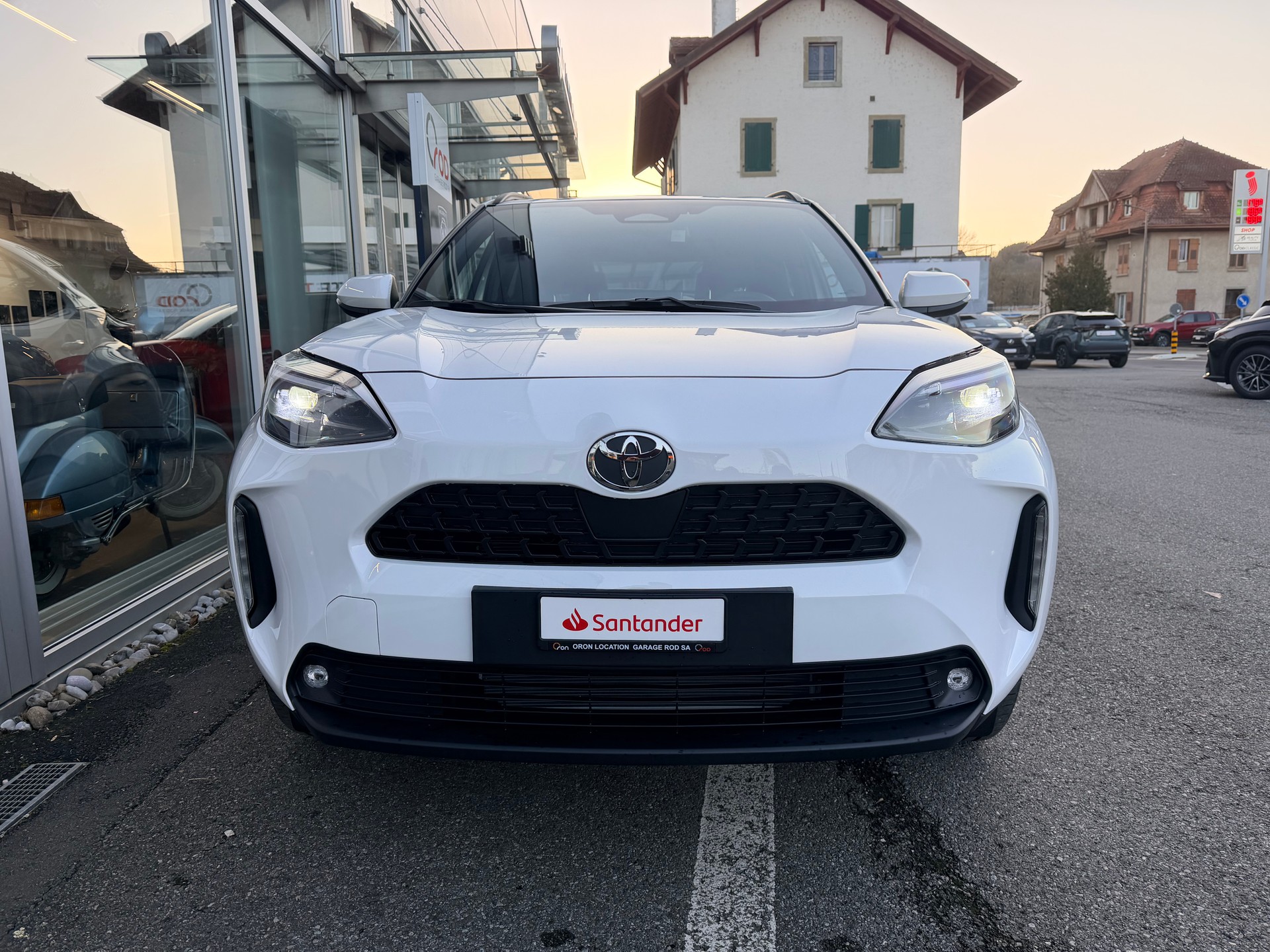 TOYOTA Yaris Cross 1.5 Trend e-CVT-showroom-element-1