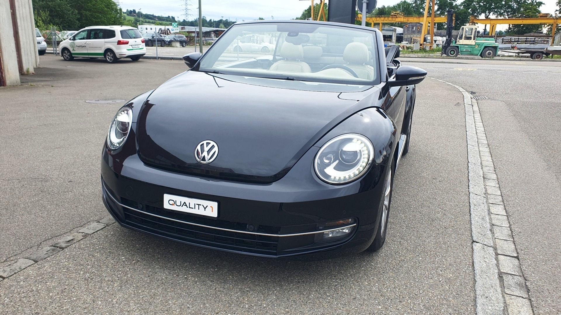 VW Beetle Cabrio 1.2 TSI Design DSG-showroom-element-1