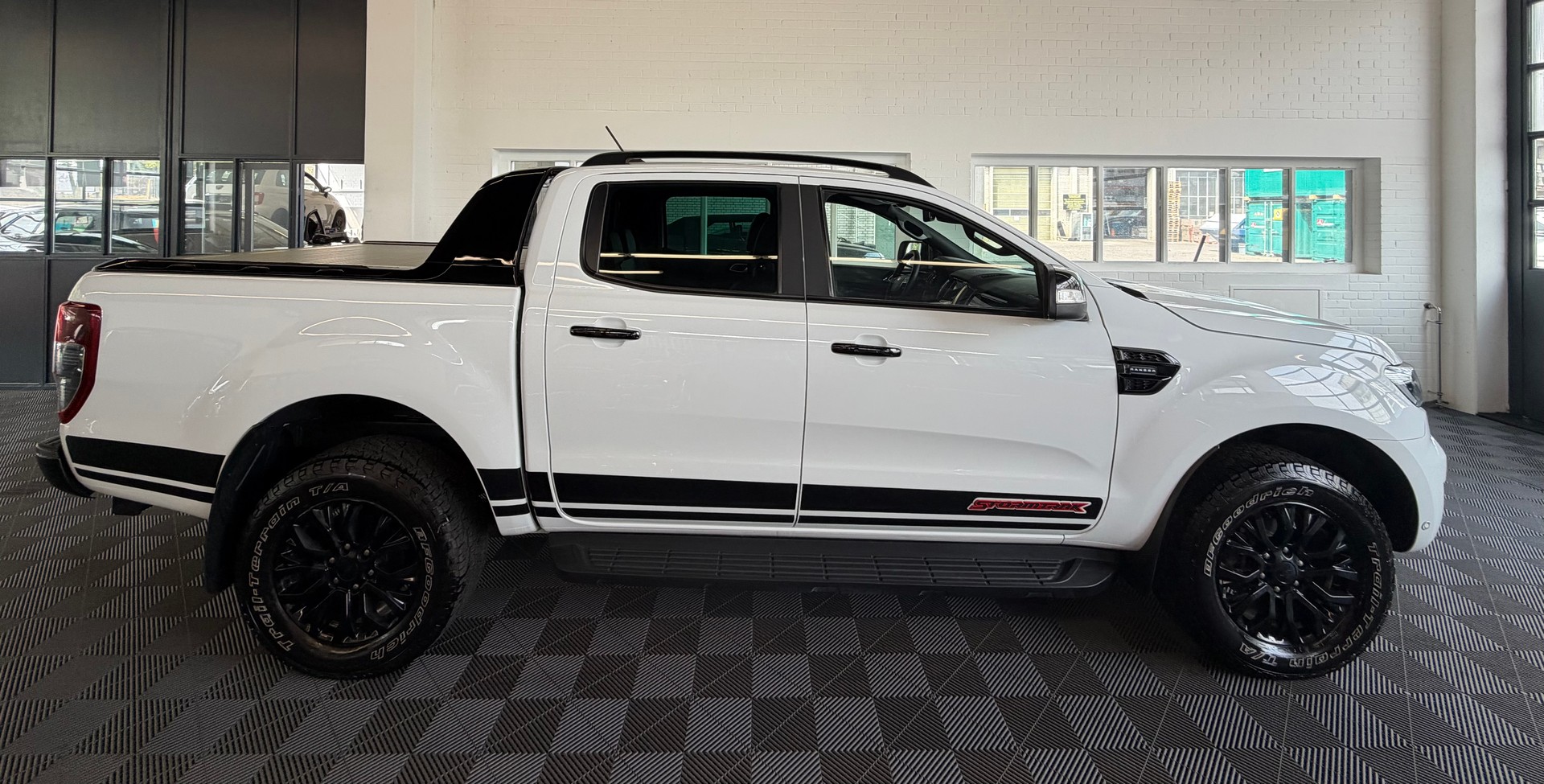 FORD Ranger Stormtrak 2.0 Eco Blue 4x4 A-showroom-element-1