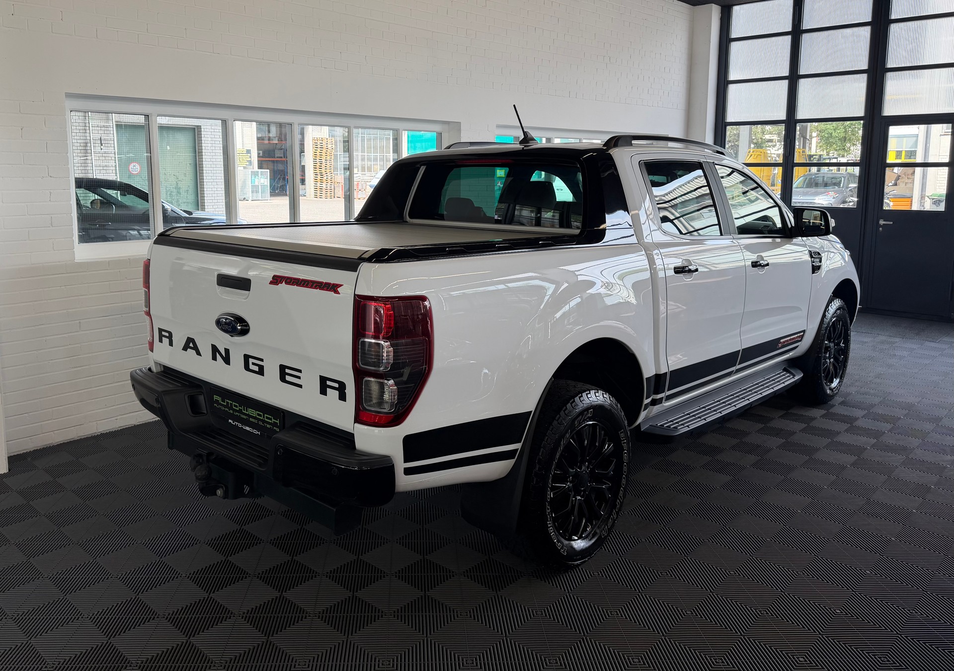FORD Ranger Stormtrak 2.0 Eco Blue 4x4 A-showroom-element-2