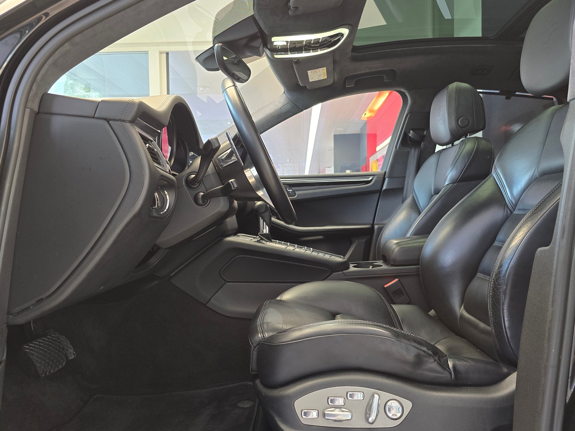 PORSCHE Macan Turbo PDK-image-9