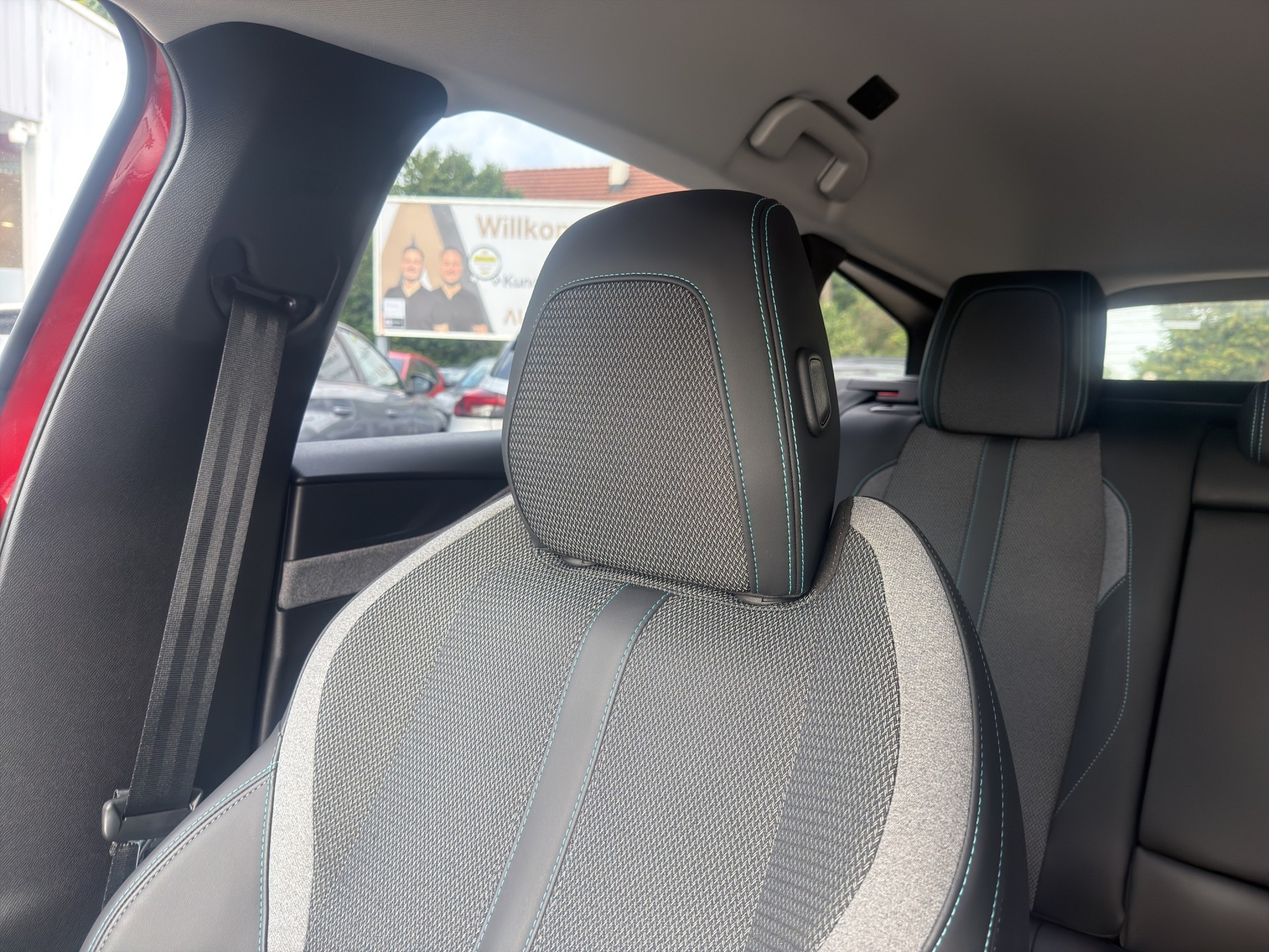 PEUGEOT 308 SW 1.2 PureTech Allure-image-39