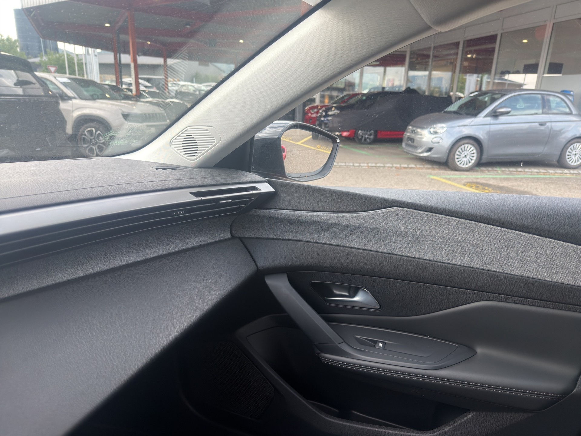 PEUGEOT 308 SW 1.2 PureTech Allure-image-38