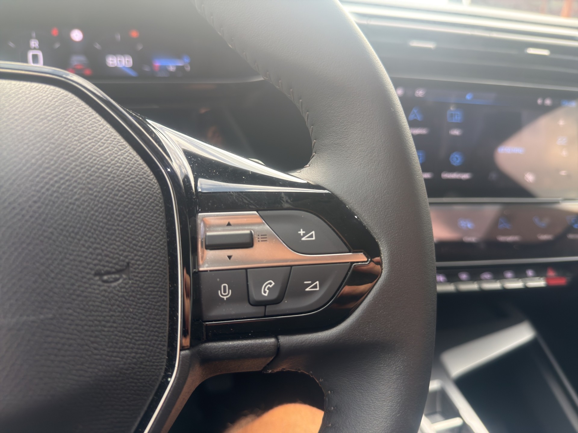 PEUGEOT 308 SW 1.2 PureTech Allure-image-44
