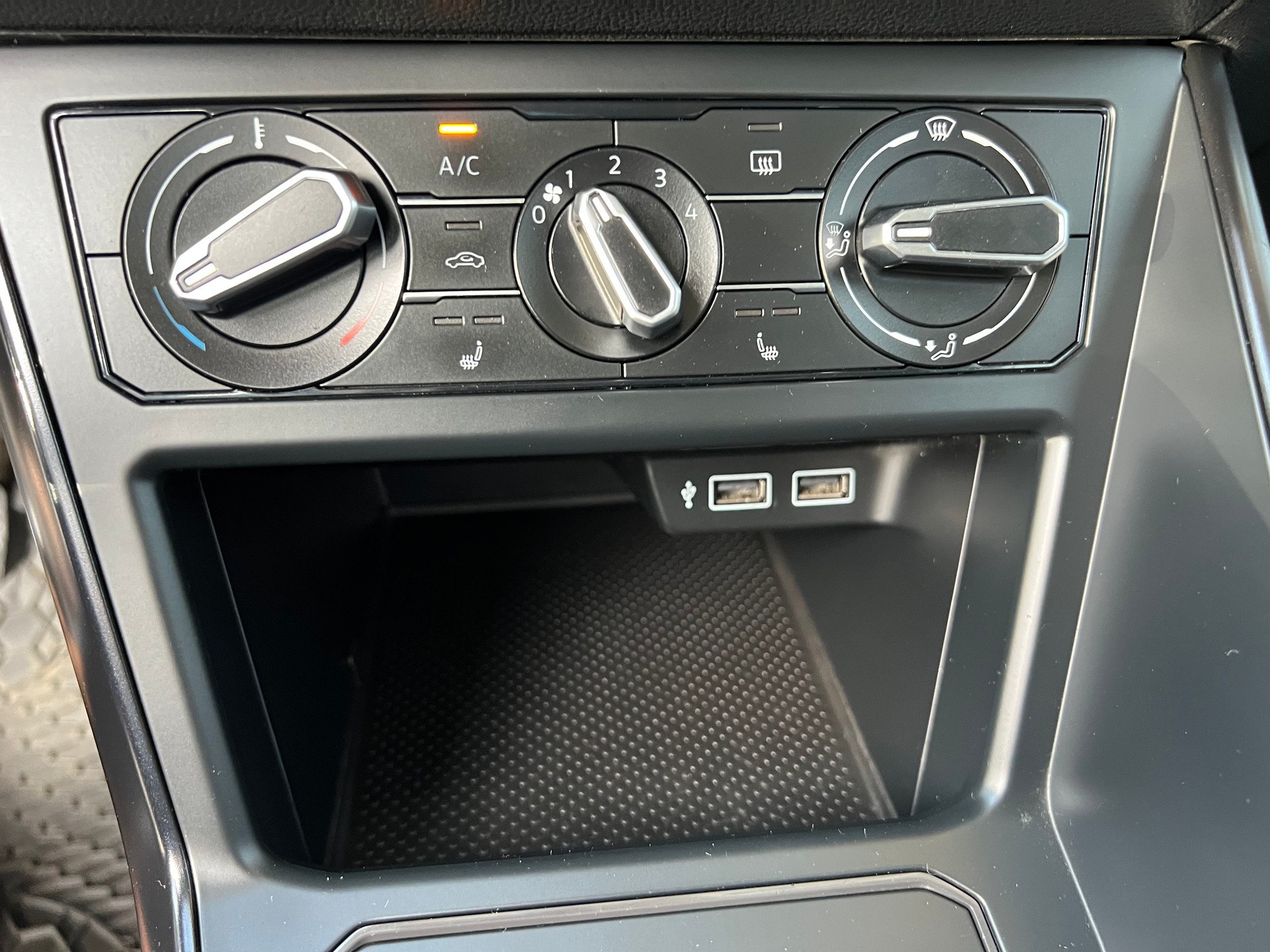 VW Polo 1.0 BMT Comfortline ** Klima * App Navi * Tempmat * 8fachbereift * frisch ab MFK * 1 Jahr Garantie möglich **-image-15