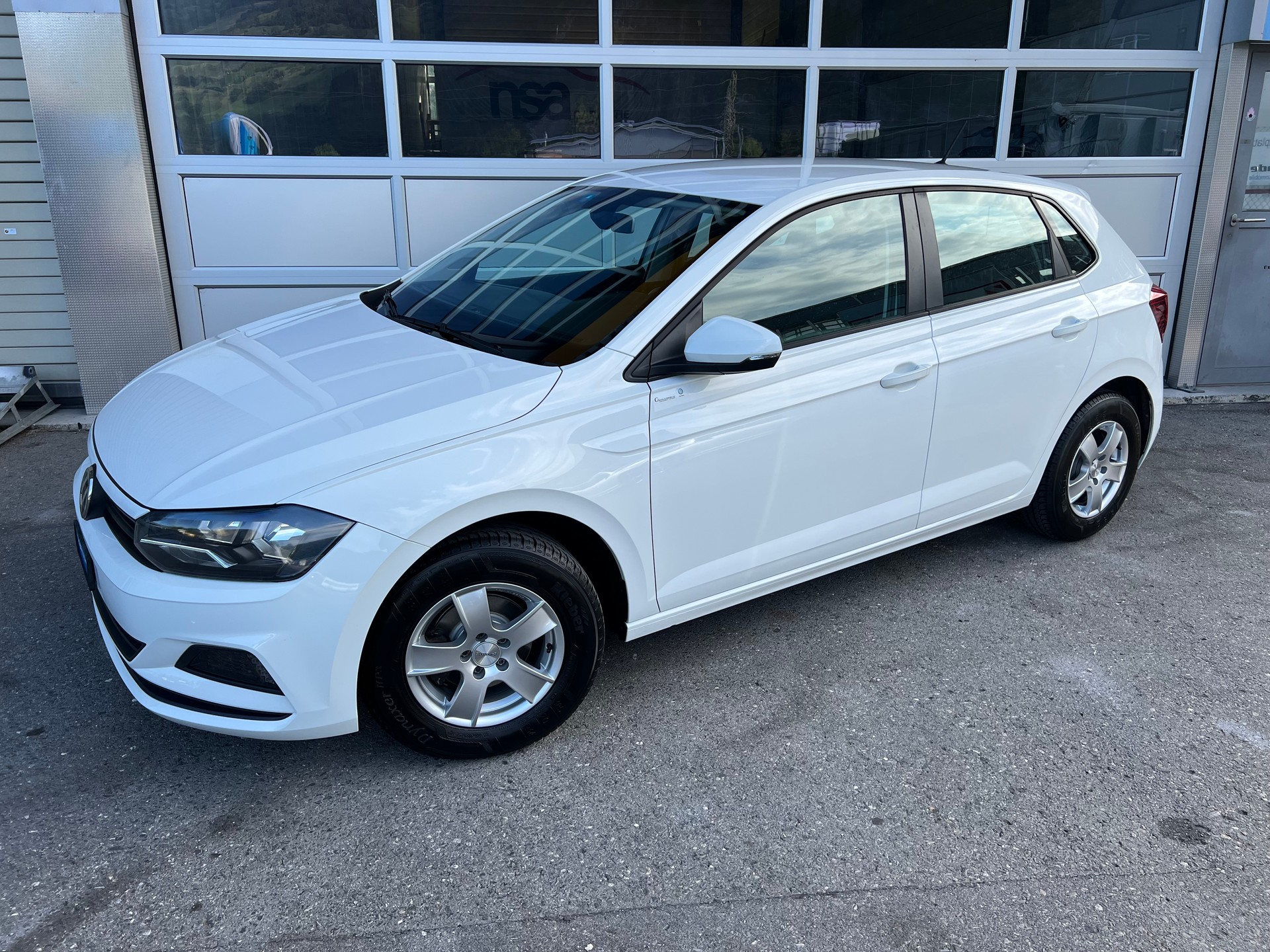 VW Polo 1.0 BMT Comfortline ** Klima * App Navi * Tempmat * 8fachbereift * frisch ab MFK * 1 Jahr Garantie möglich **-showroom-element-1