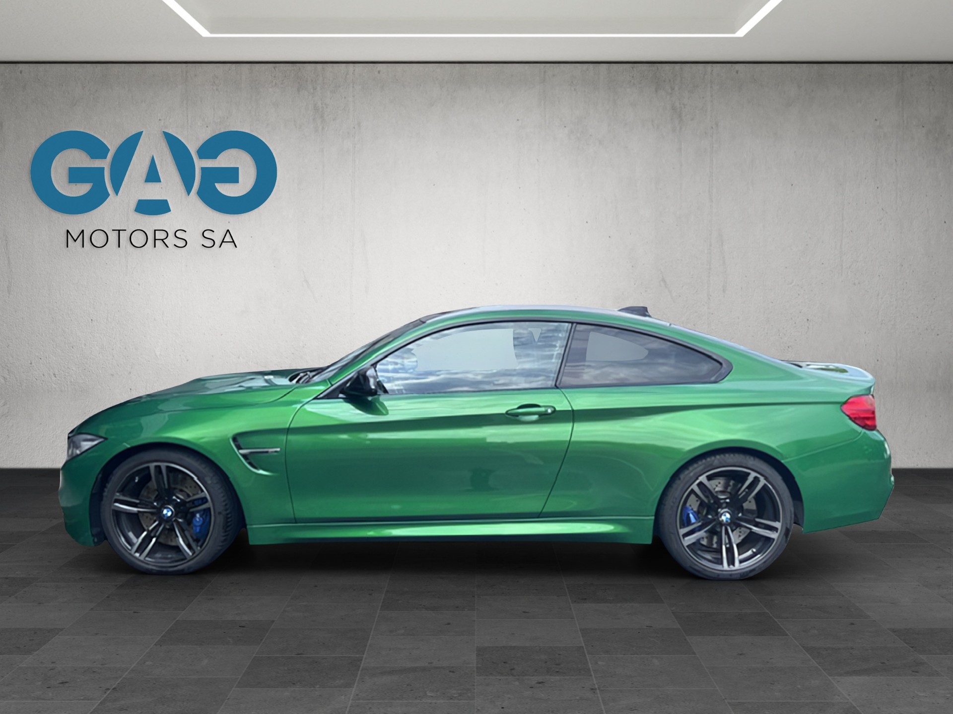 BMW M4 Coupé DKG-showroom-element-1