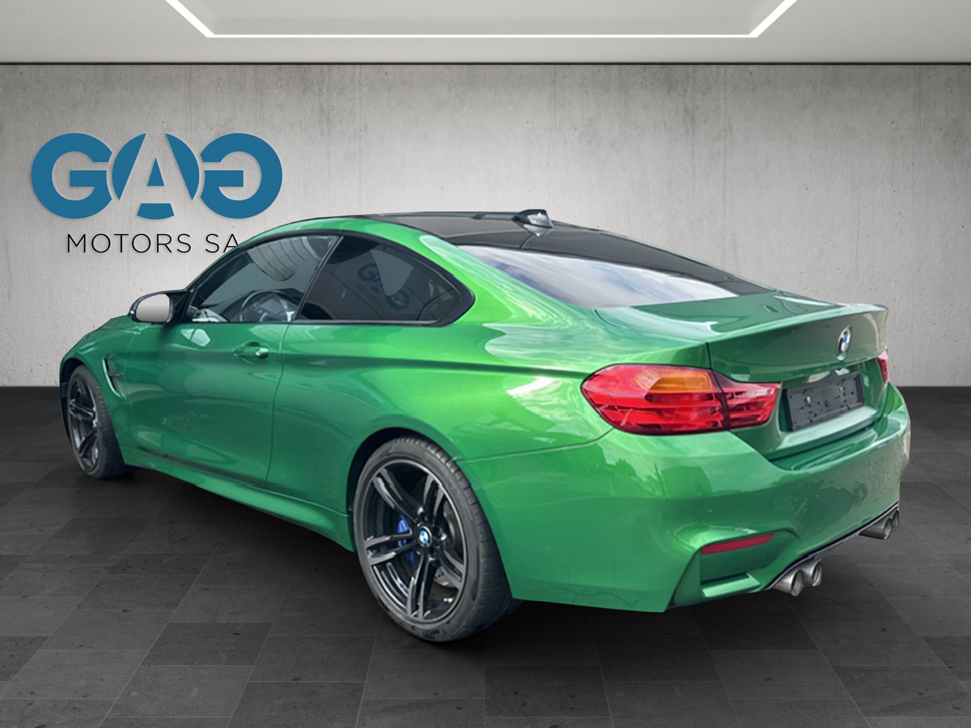 BMW M4 Coupé DKG-showroom-element-2