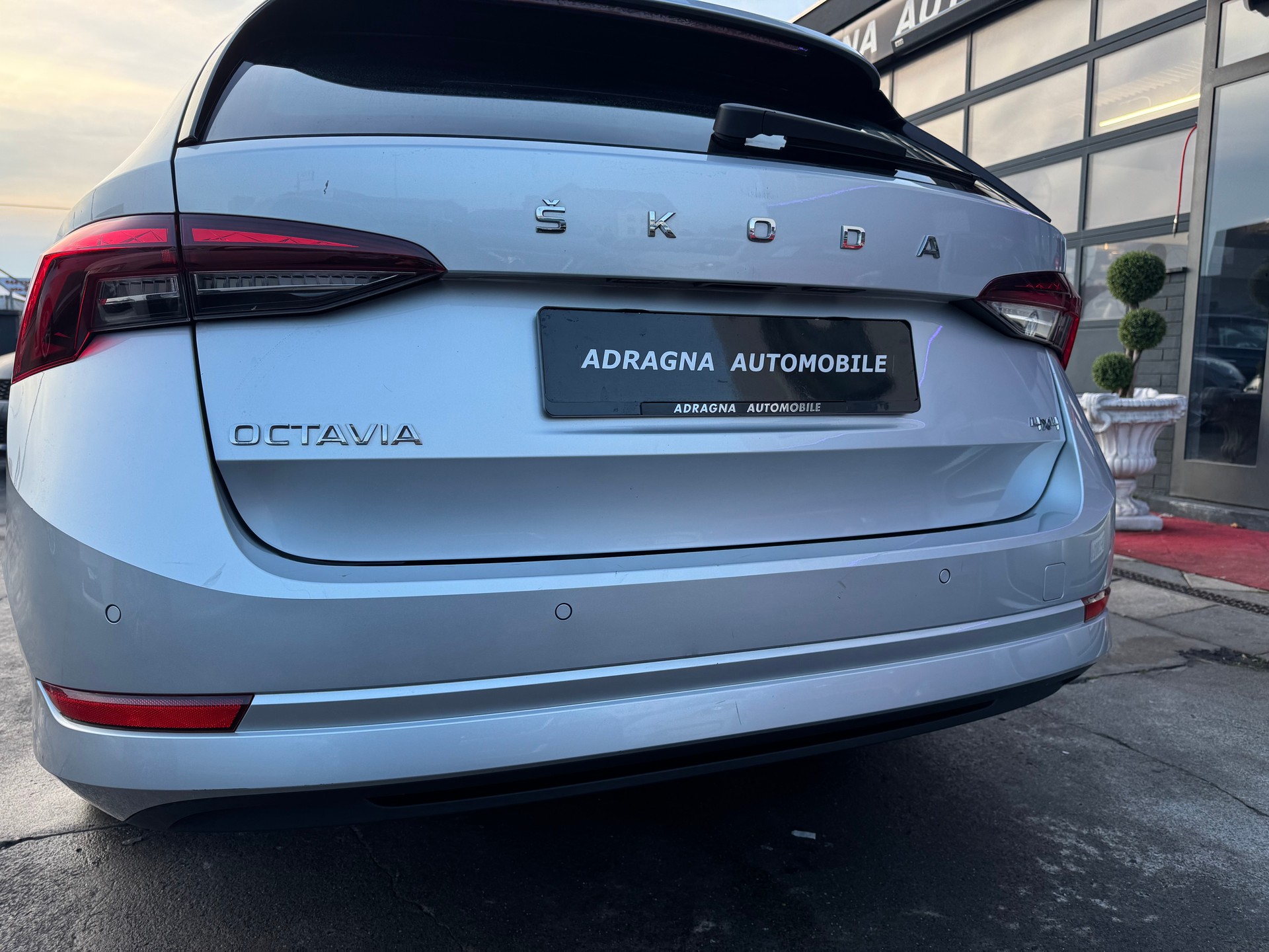 SKODA Octavia Combi 2.0 TDI DSG Ambition 4x4-image-7