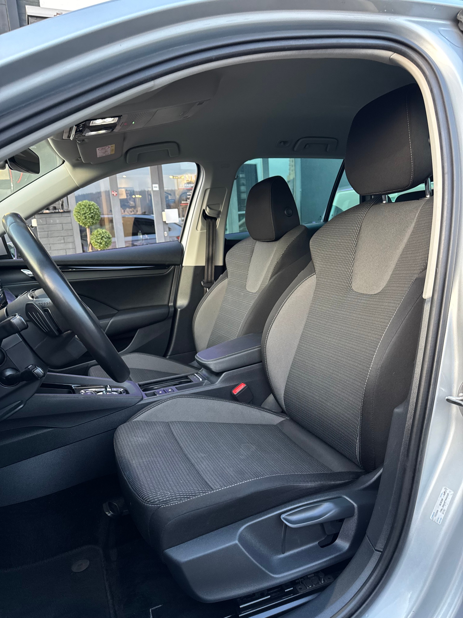 SKODA Octavia Combi 2.0 TDI DSG Ambition 4x4-image-13