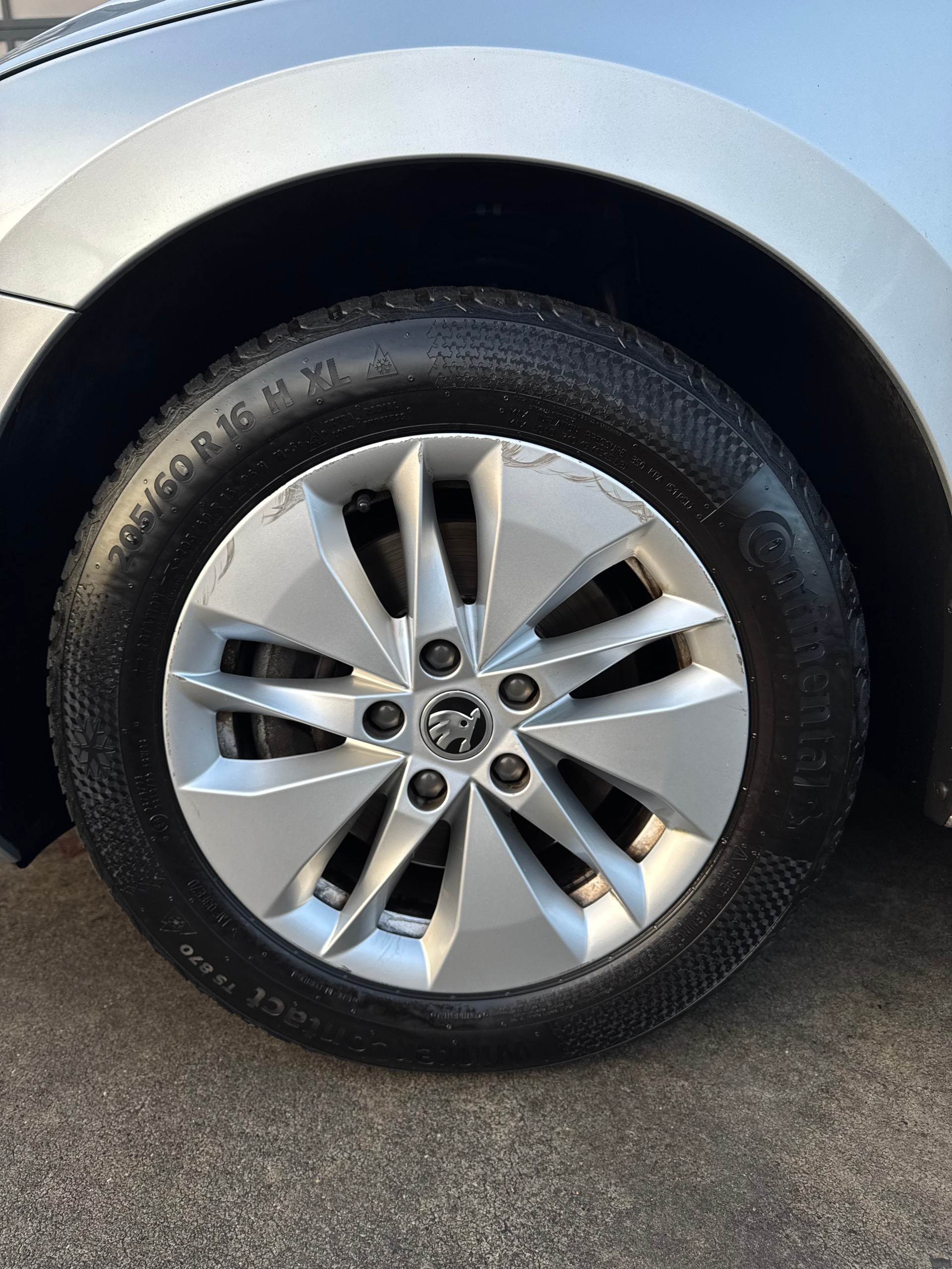 SKODA Octavia Combi 2.0 TDI DSG Ambition 4x4-image-11