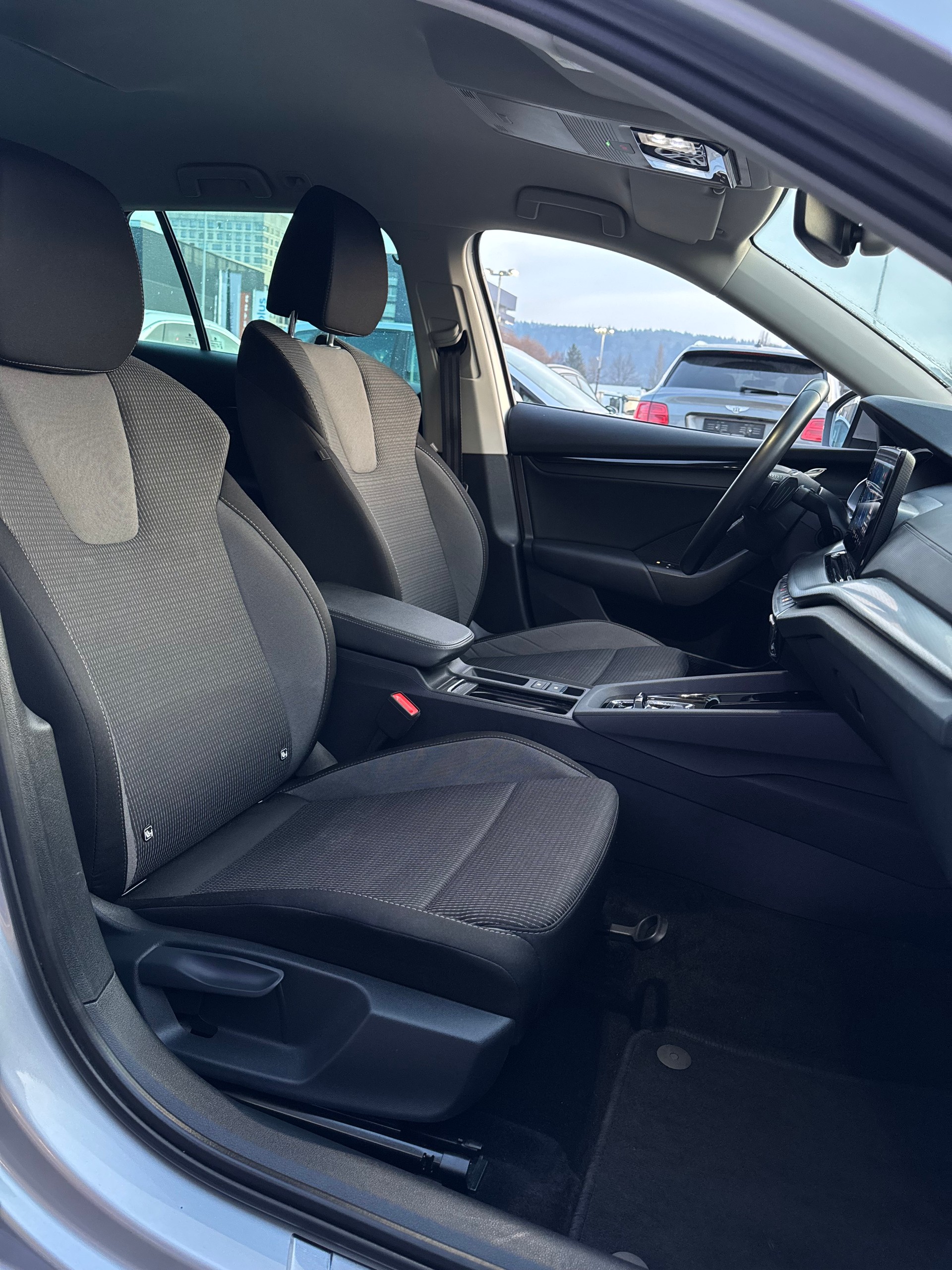 SKODA Octavia Combi 2.0 TDI DSG Ambition 4x4-image-19