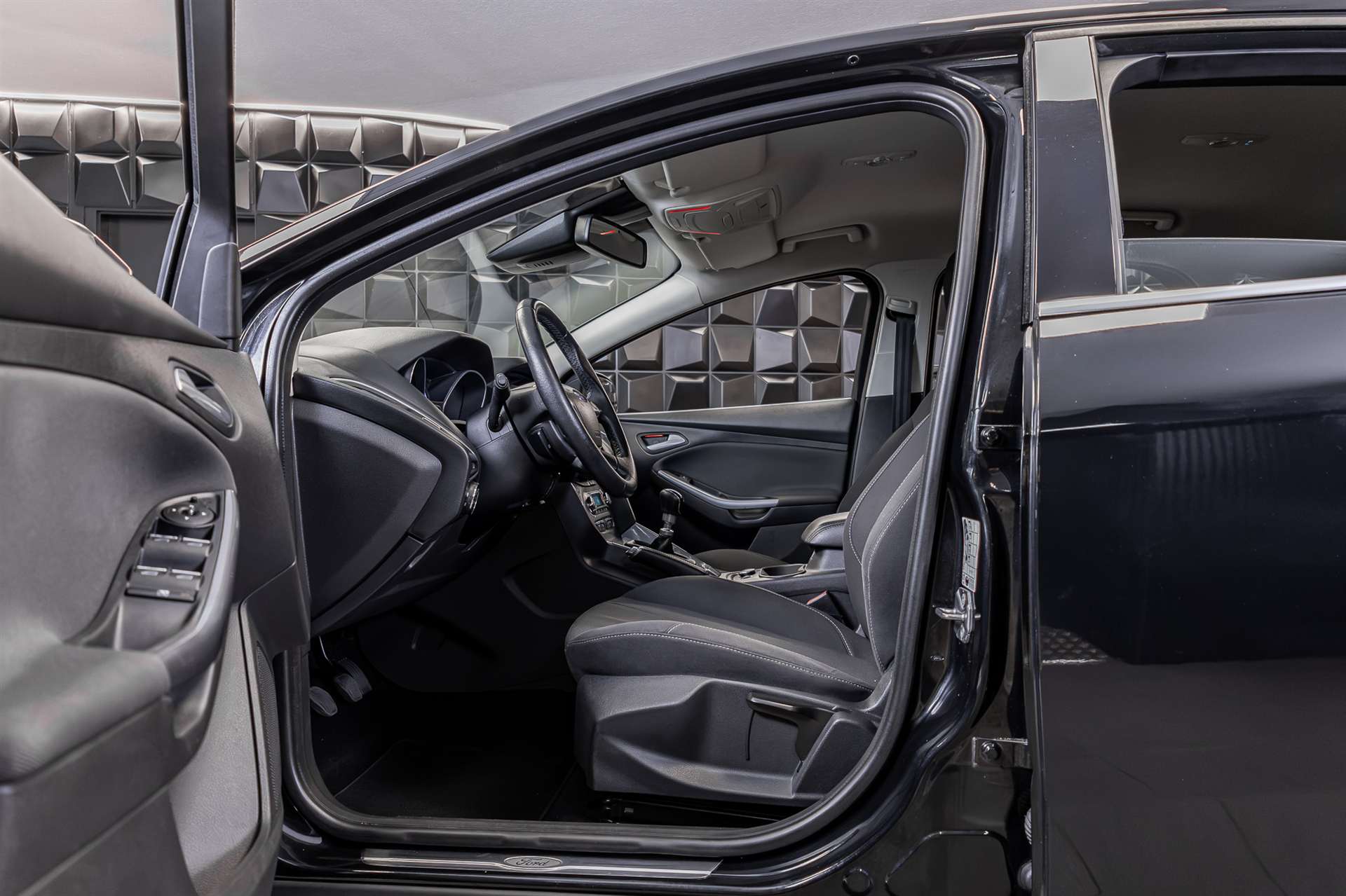 FORD Focus 1.6 SCTi Titanium-image-10