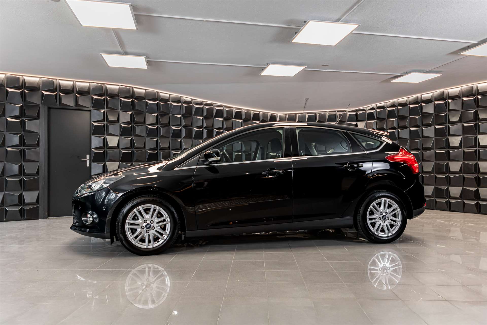 FORD Focus 1.6 SCTi Titanium-showroom-element-1