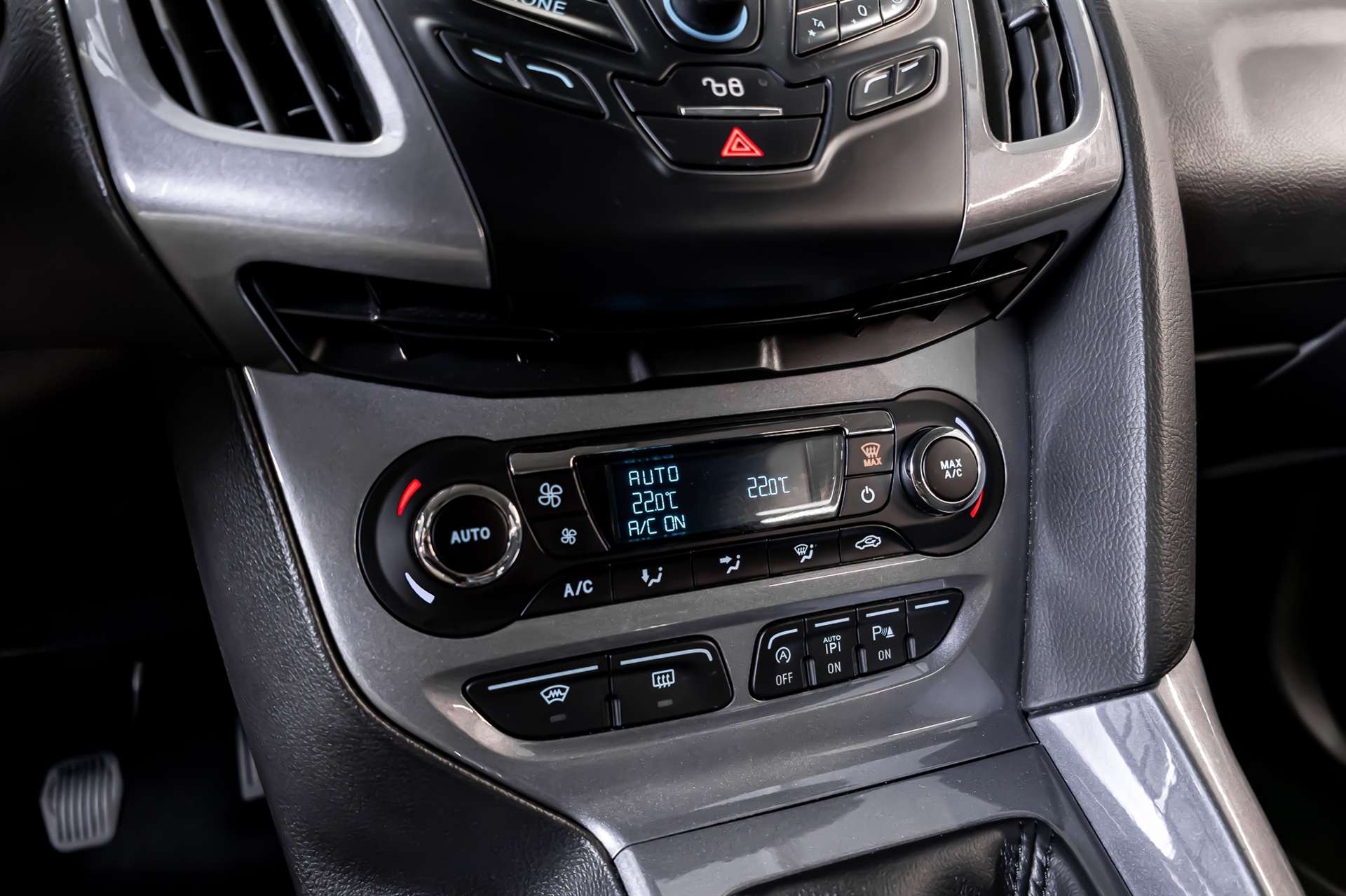 FORD Focus 1.6 SCTi Titanium-image-16