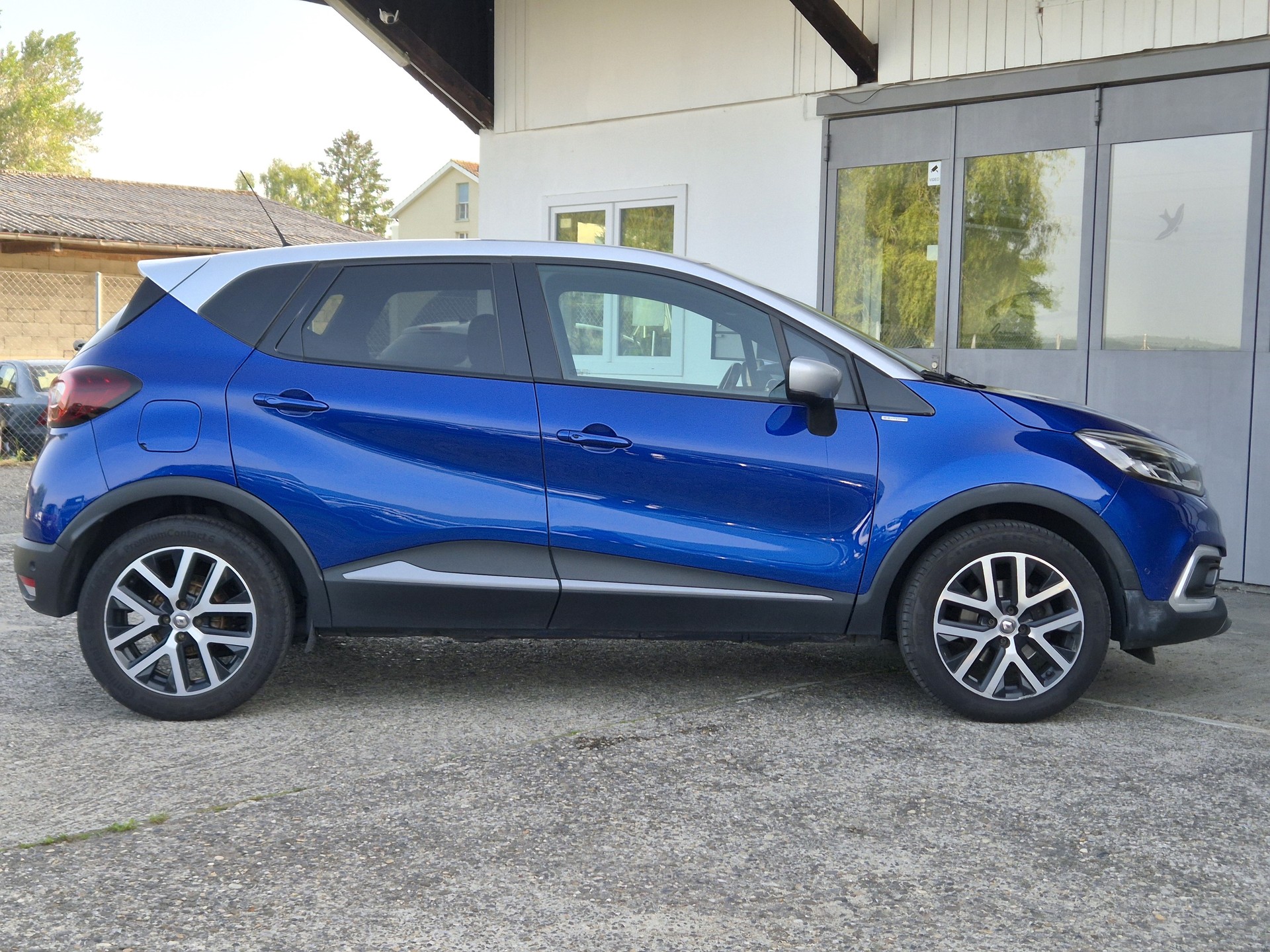 RENAULT Captur 1.3 T 16V S-Edition EDC-showroom-element-3