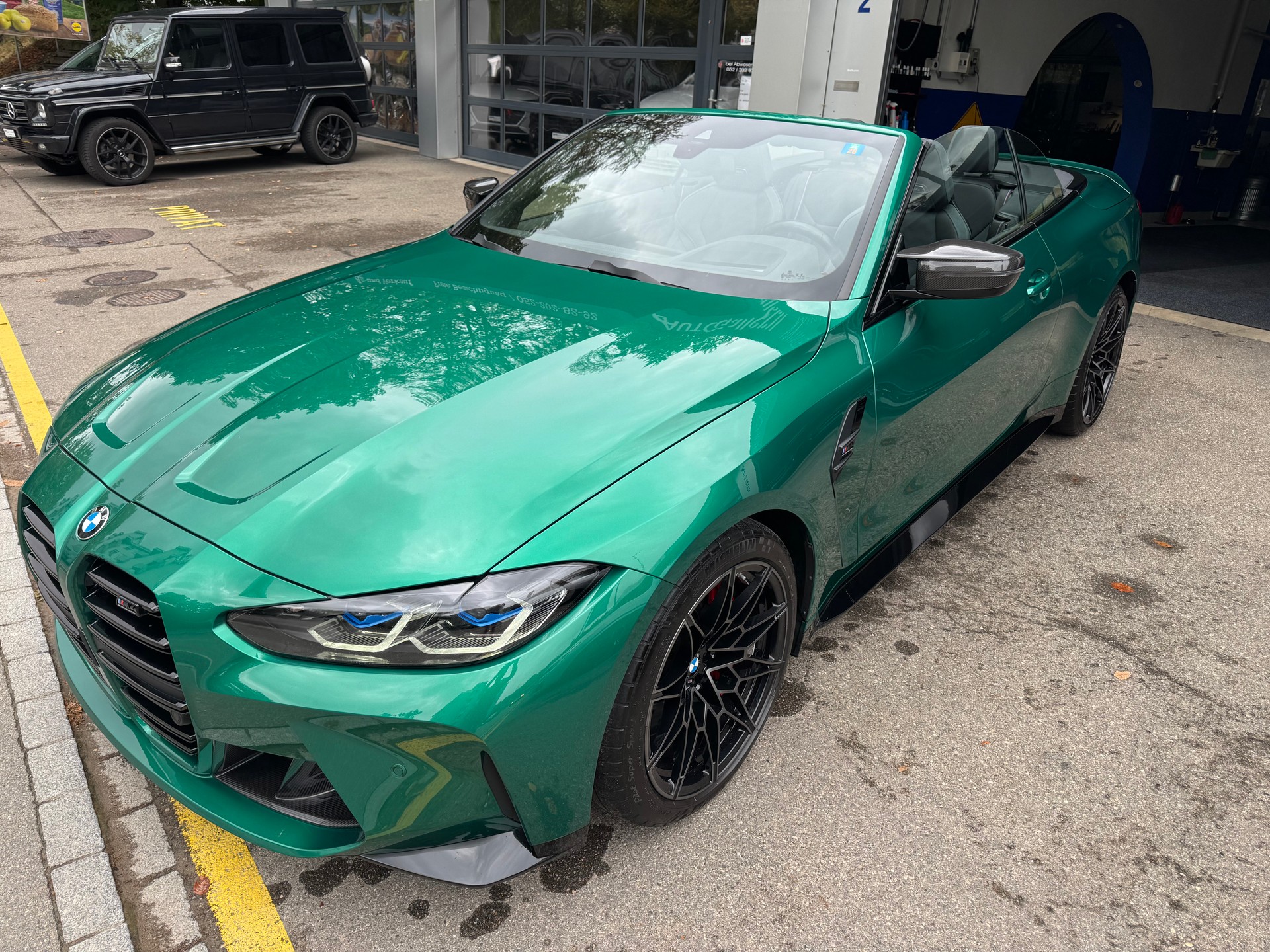 BMW M4 Cabrio Competition M xDrive-showroom-element-3
