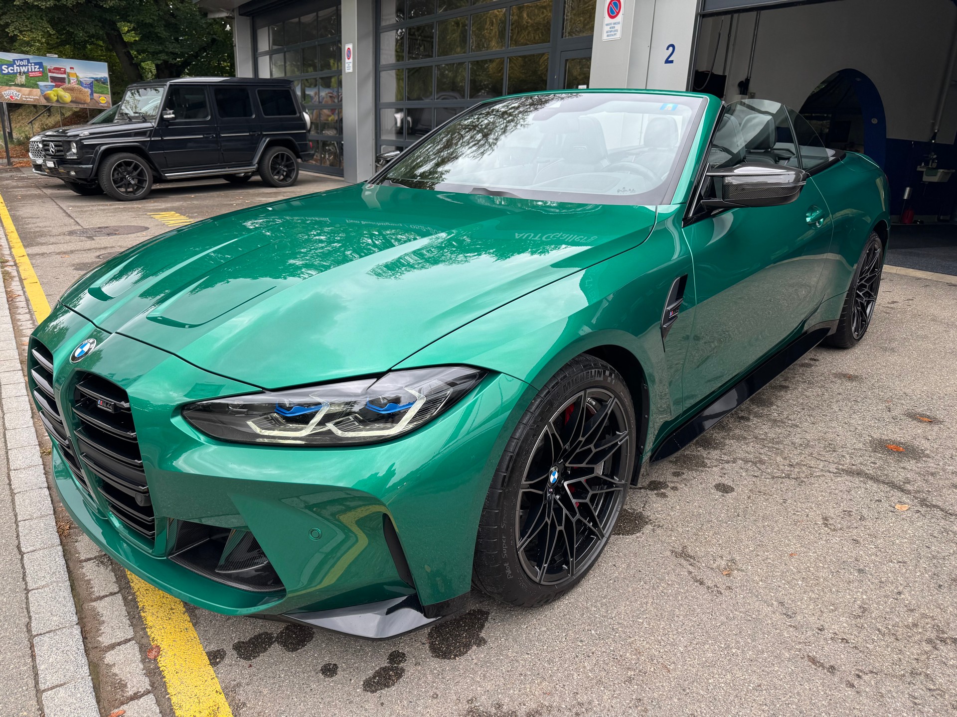 BMW M4 Cabrio Competition M xDrive-showroom-element-2