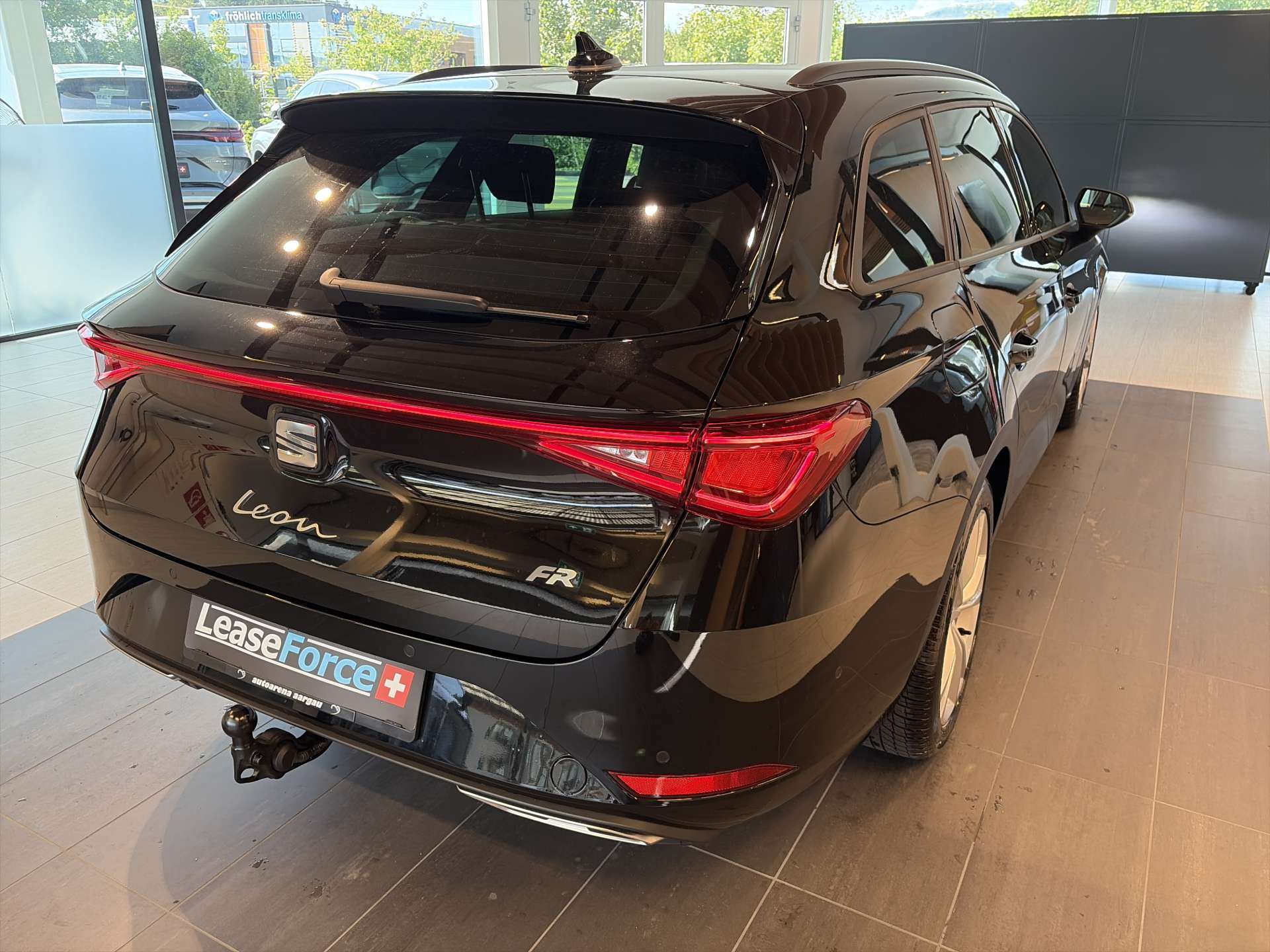 SEAT Leon ST 2.0 TDi EVO FR-Line DSG-Automat-showroom-element-2