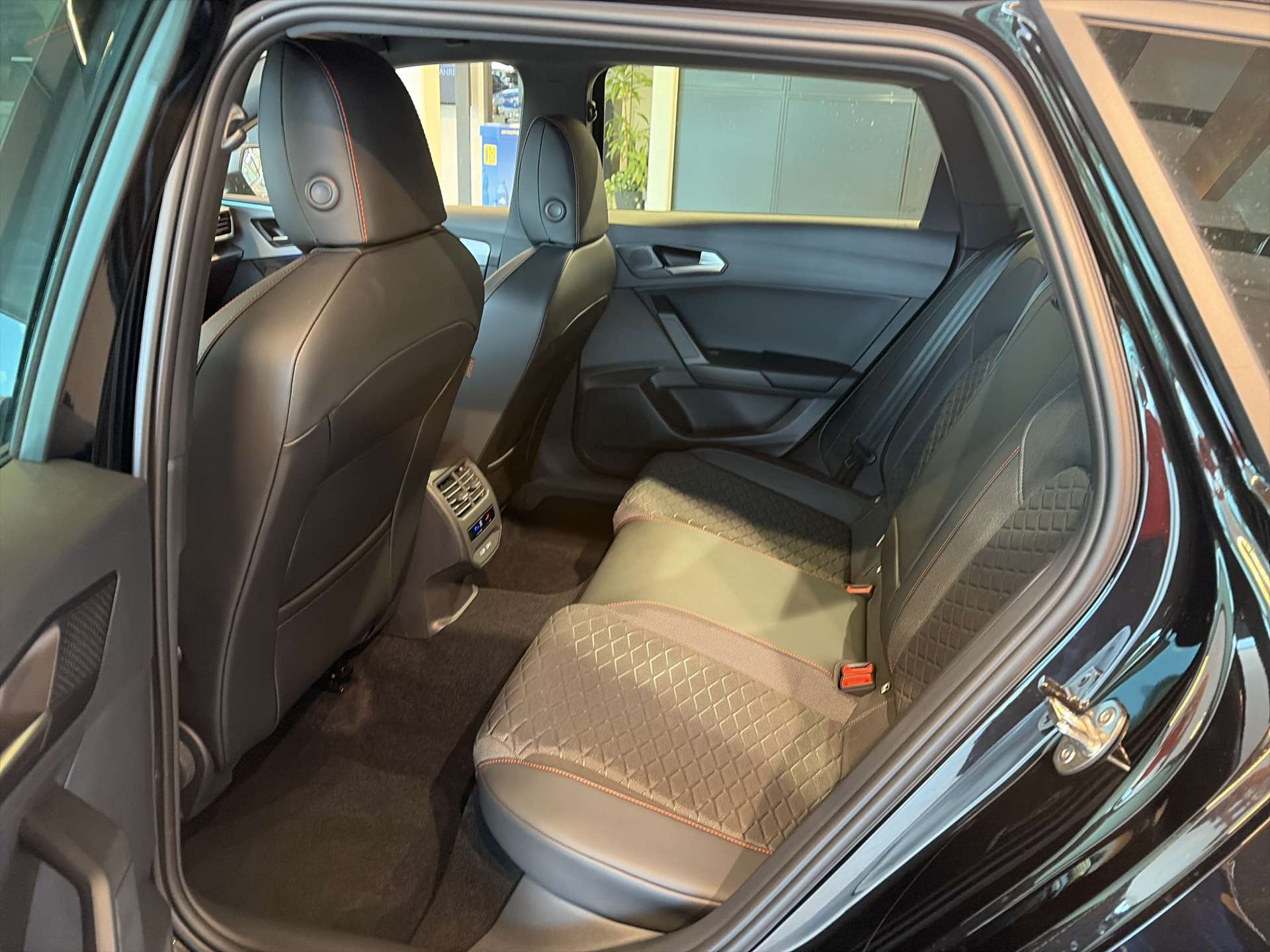 SEAT Leon ST 2.0 TDi EVO FR-Line DSG-Automat-image-6