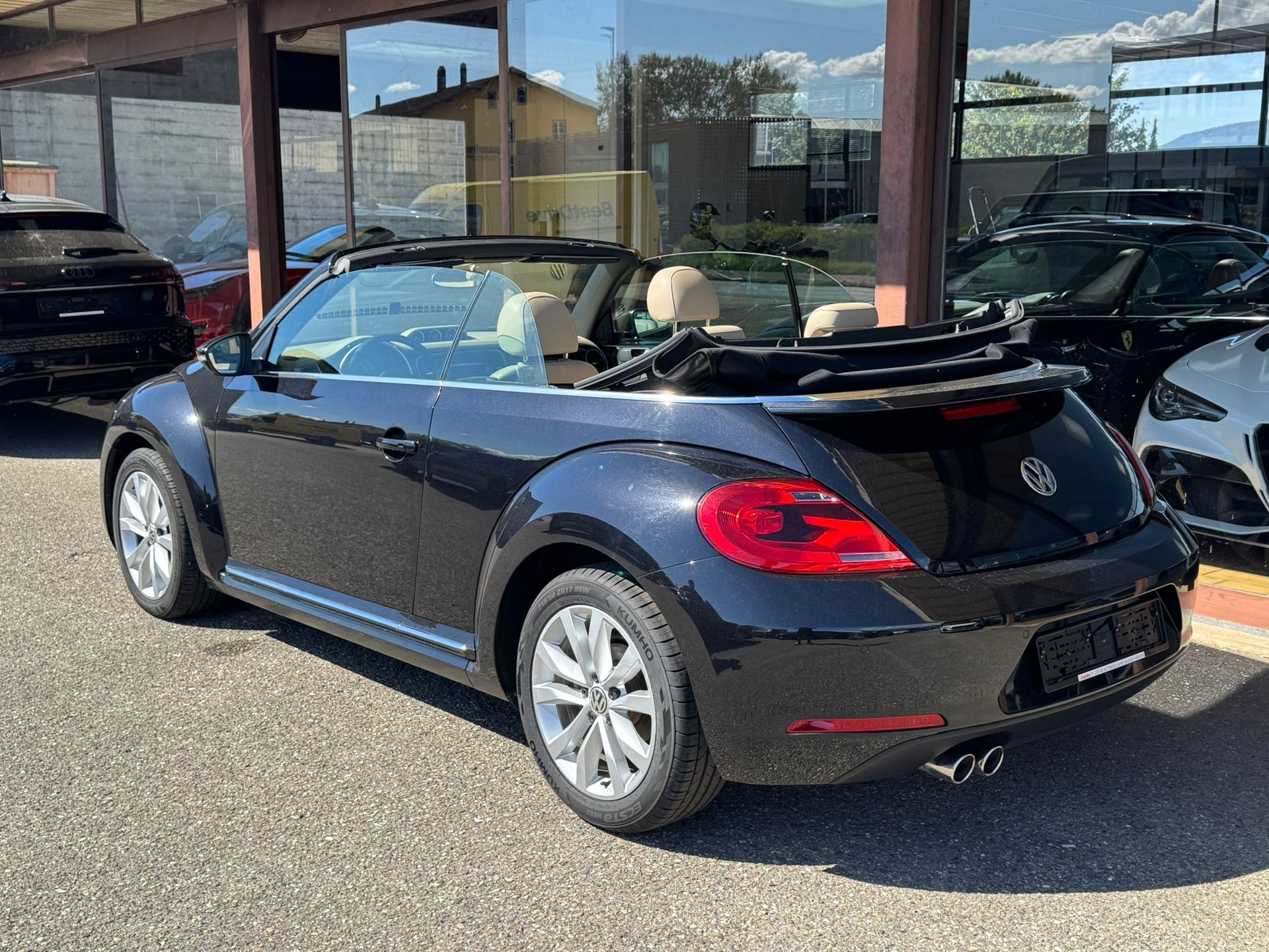 VW Beetle Cabrio 2.0 TDI Design-image-11
