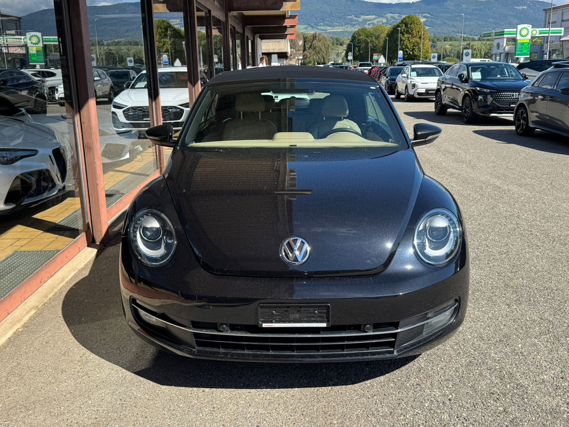 VW Beetle Cabrio 2.0 TDI Design-image-2