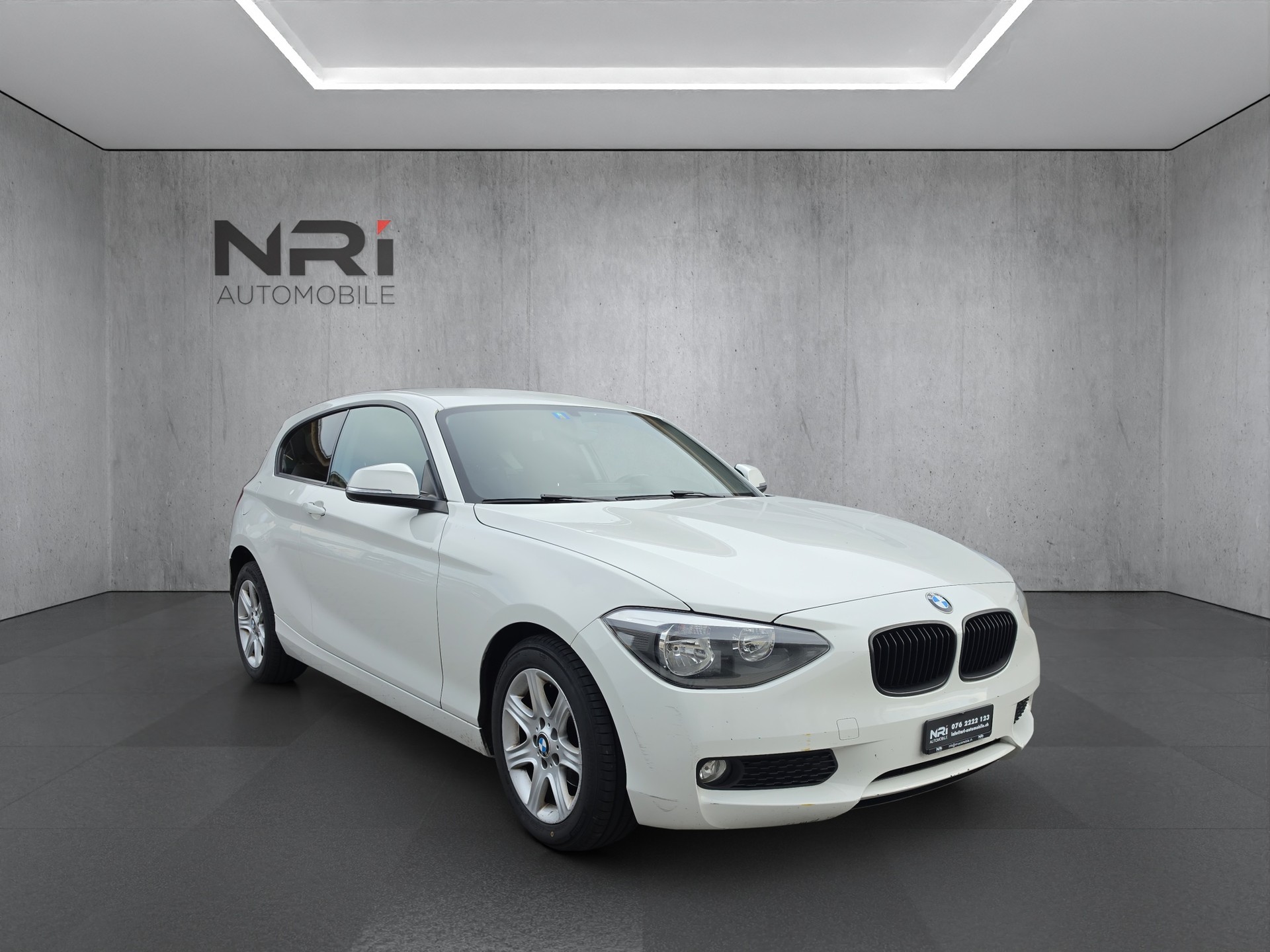 BMW 116d-showroom-element-2