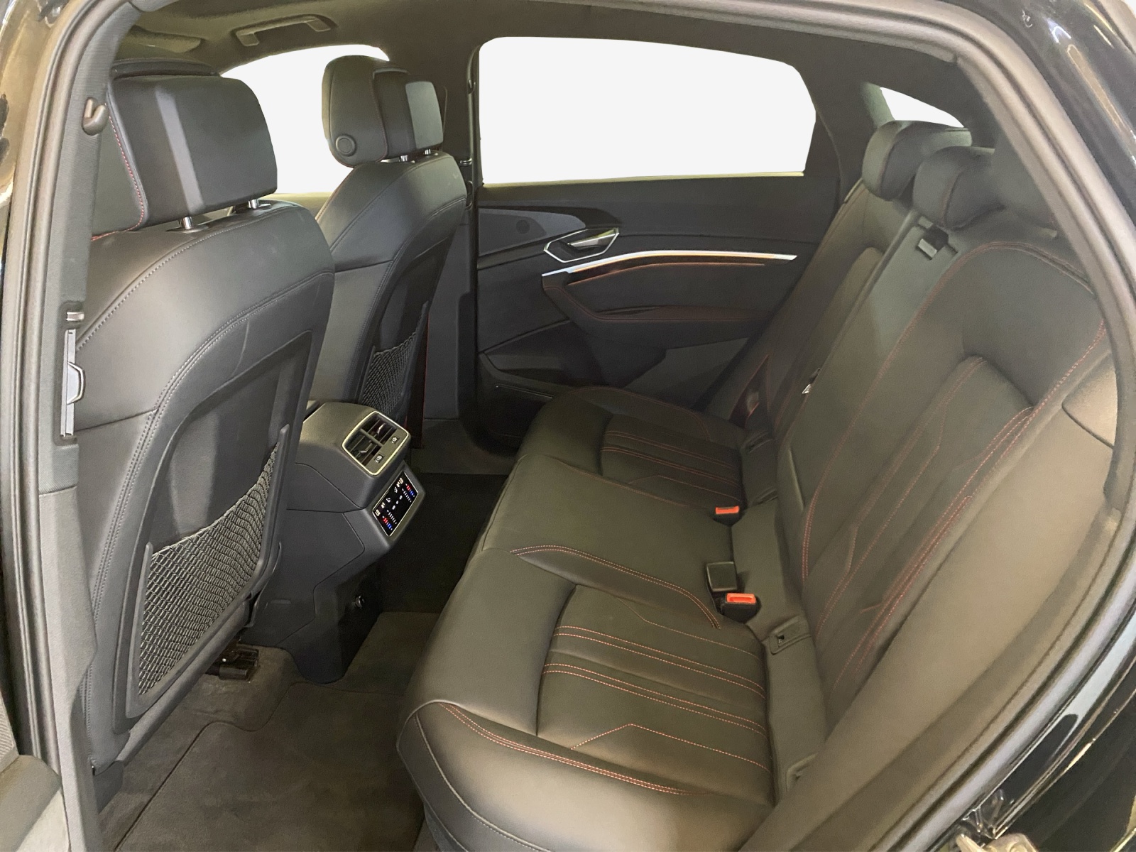 AUDI Q8 Sportback 55 e-tron Black Edition quattro-image-11