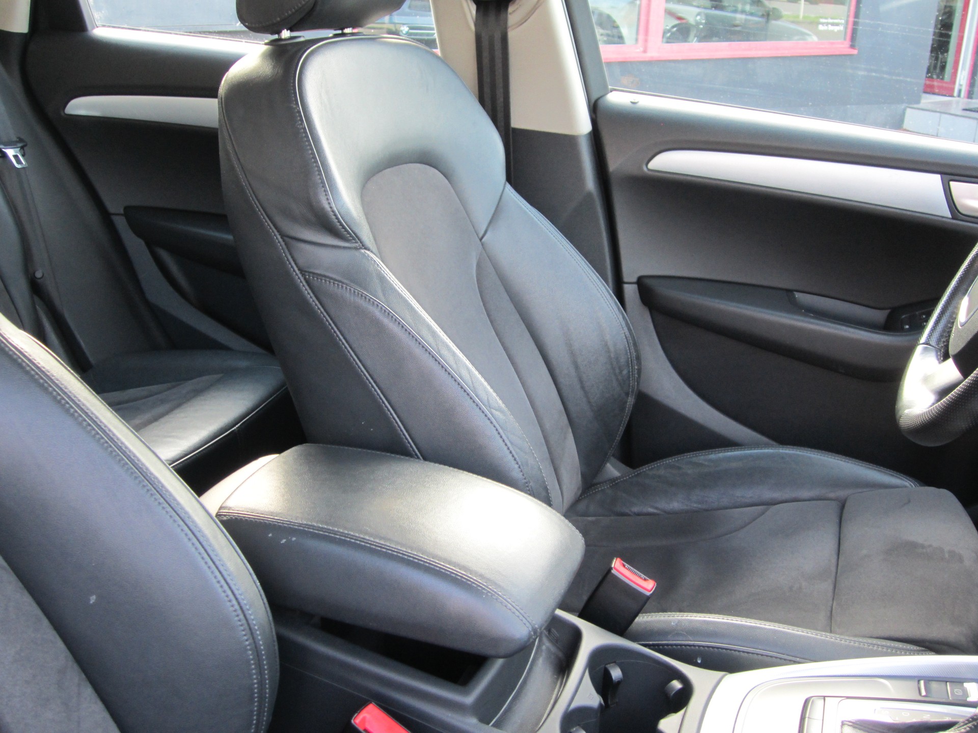 AUDI Q5 2.0 TFSI quattro S-tronic-image-2