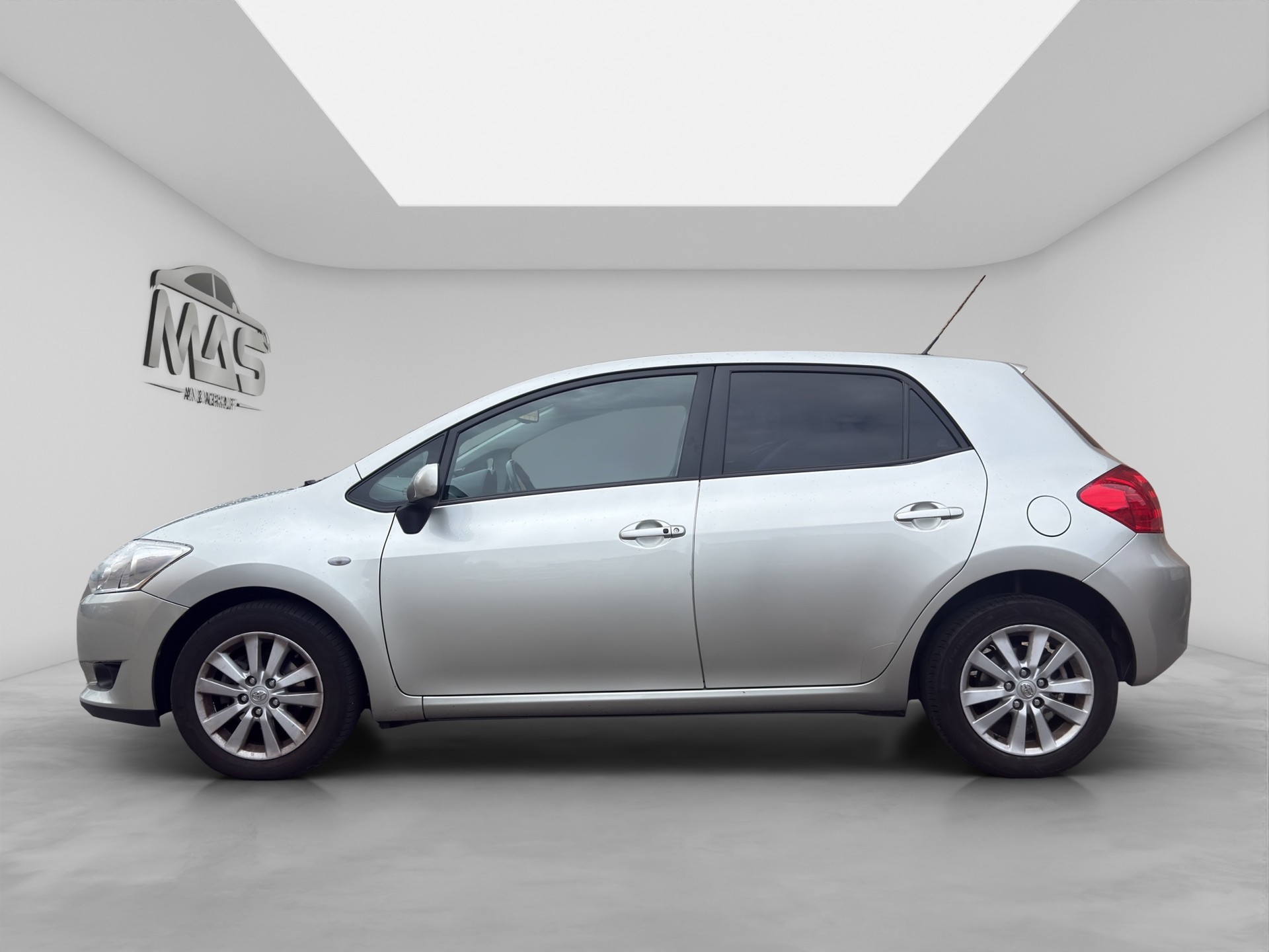 TOYOTA Auris 1.6 Linea Luna-showroom-element-2