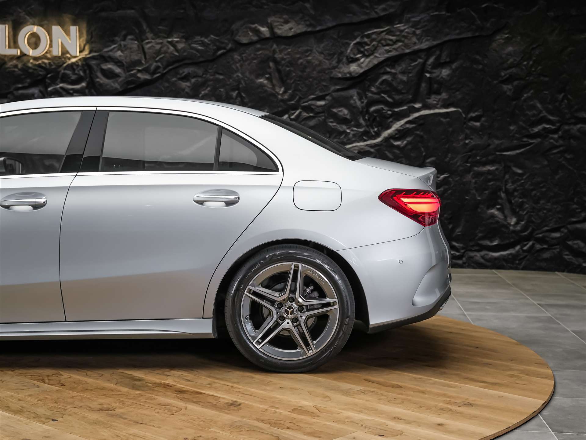 MERCEDES-BENZ A 200 d AMG Line 8G-DCT *LIMOUSINE*Facelift*Lenkradheizung*-image-16
