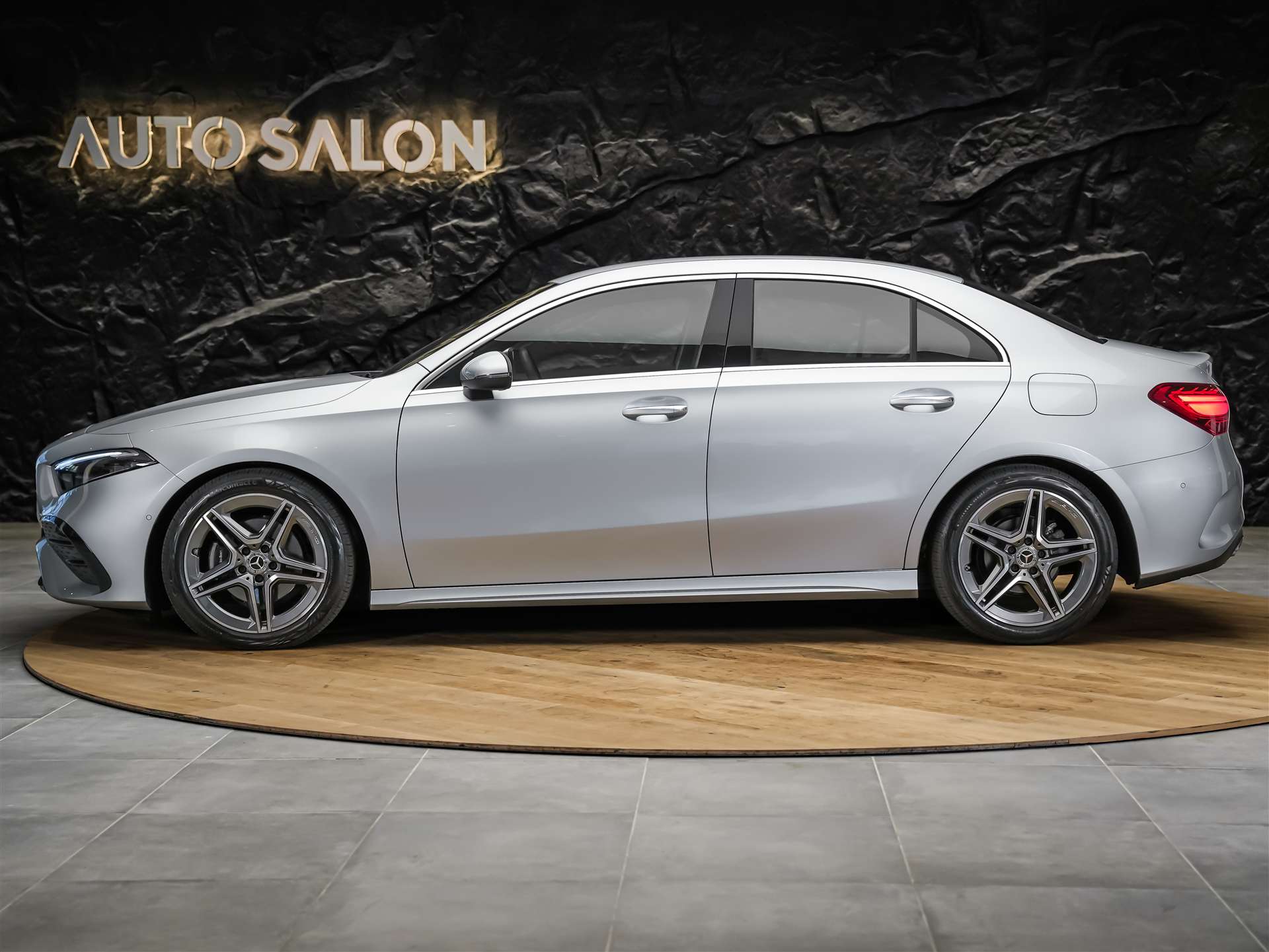 MERCEDES-BENZ A 200 d AMG Line 8G-DCT *LIMOUSINE*Facelift*Lenkradheizung*-showroom-element-2
