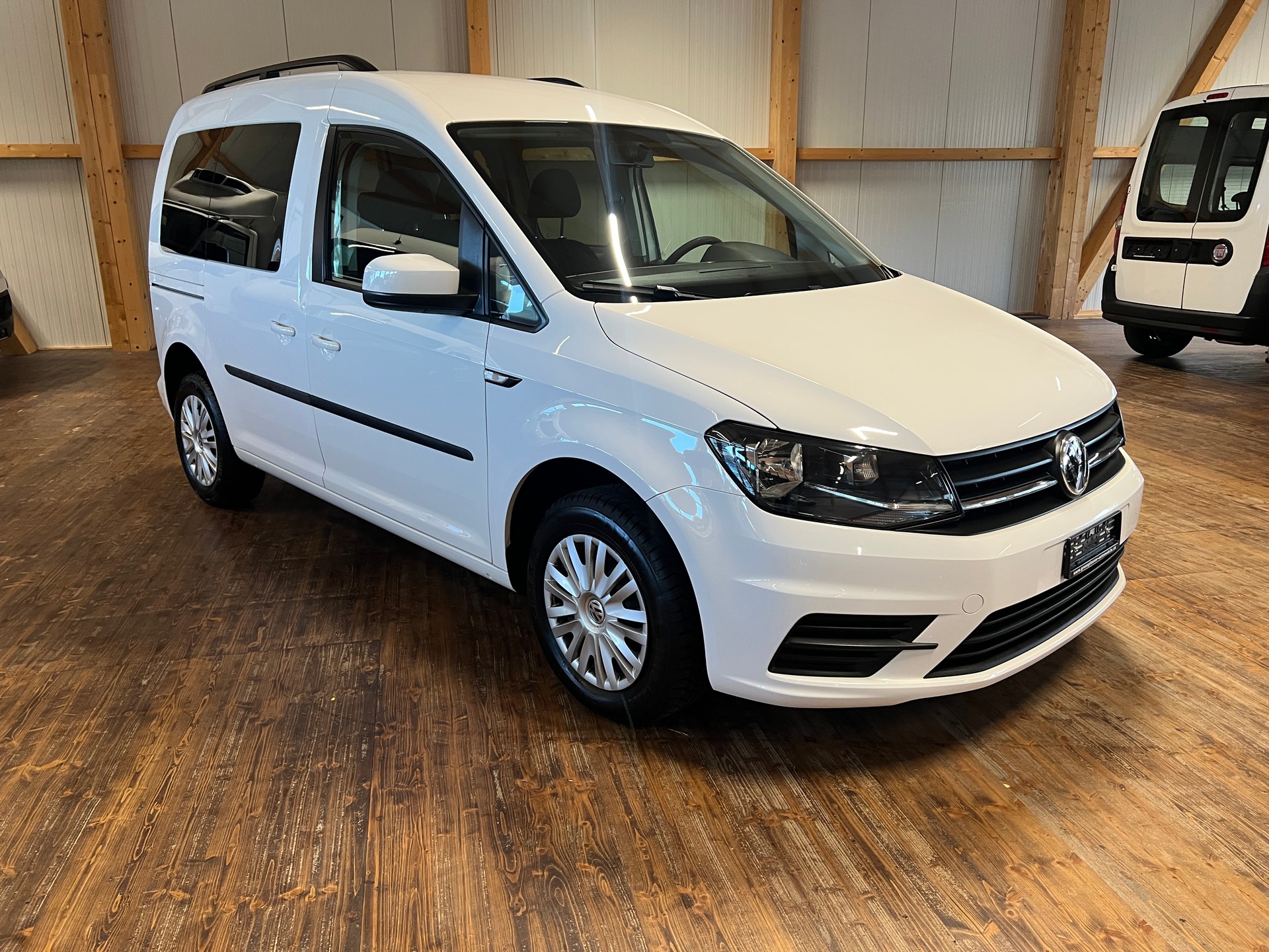 VW Caddy 2.0 TDI Family-showroom-element-2