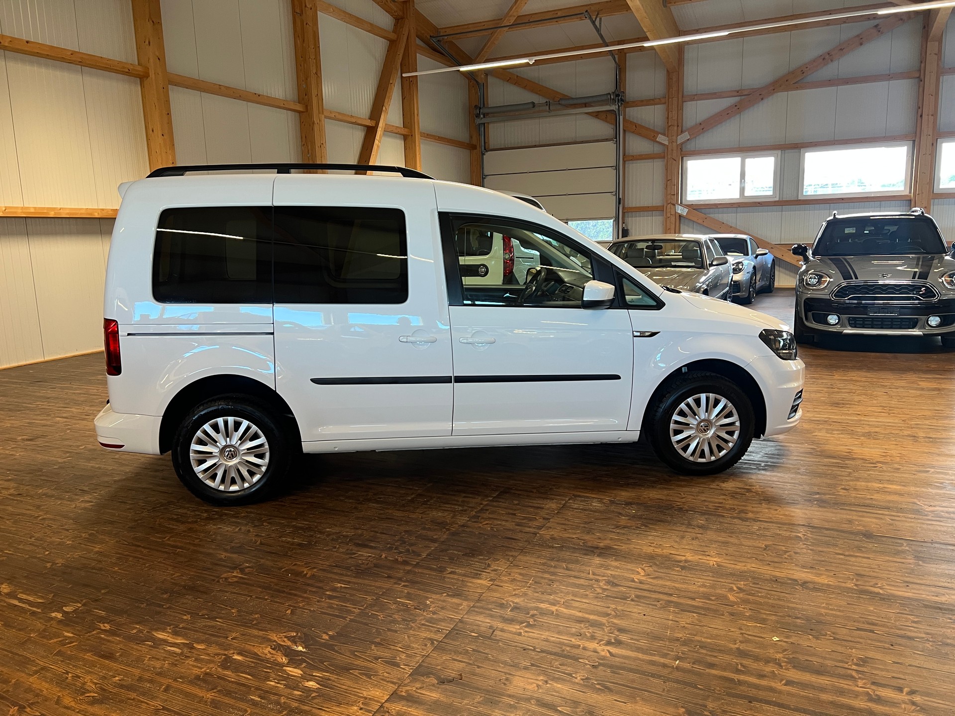 VW Caddy 2.0 TDI Family-showroom-element-3