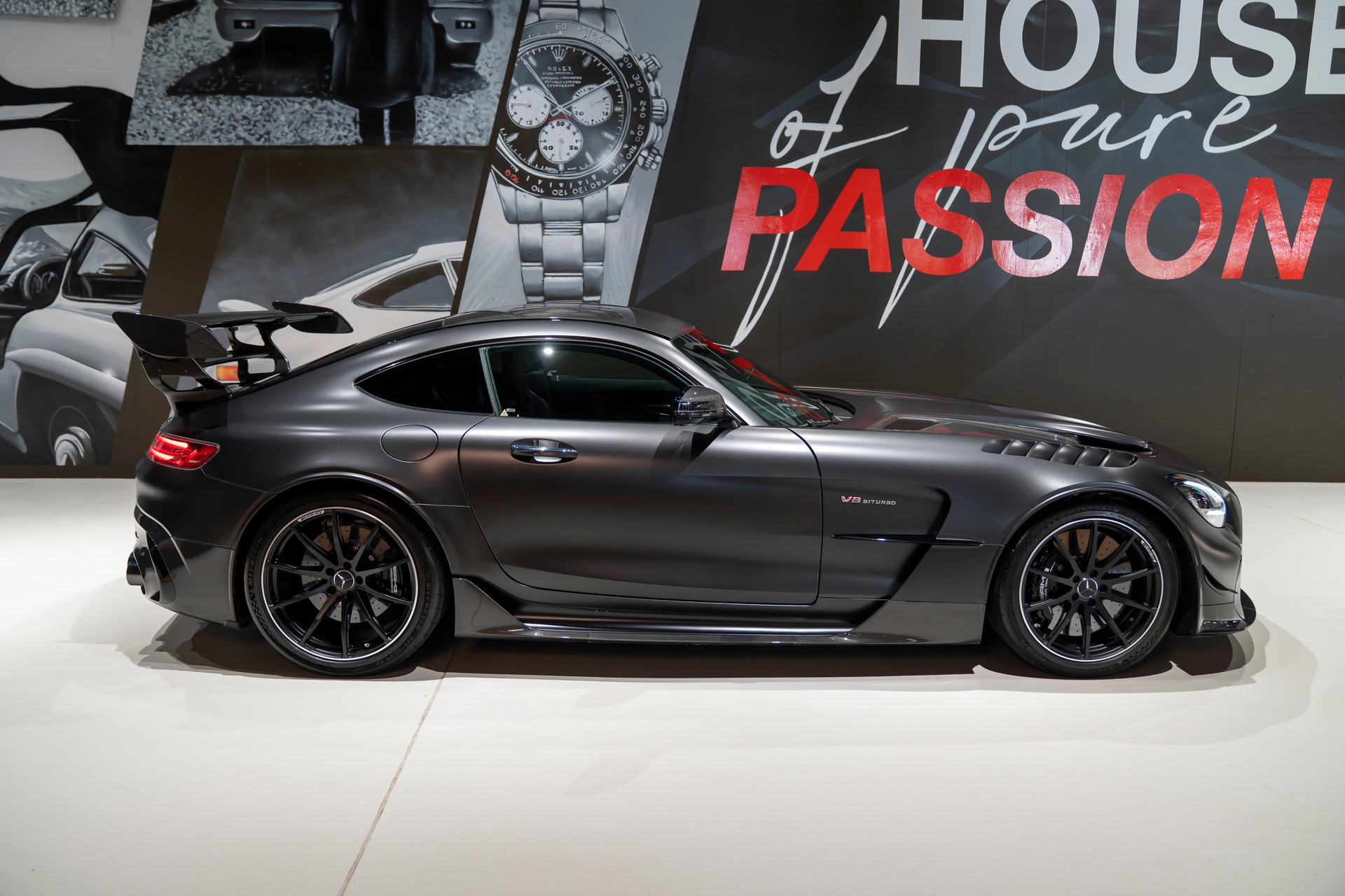 MERCEDES-BENZ AMG GT Black Series-showroom-element-2