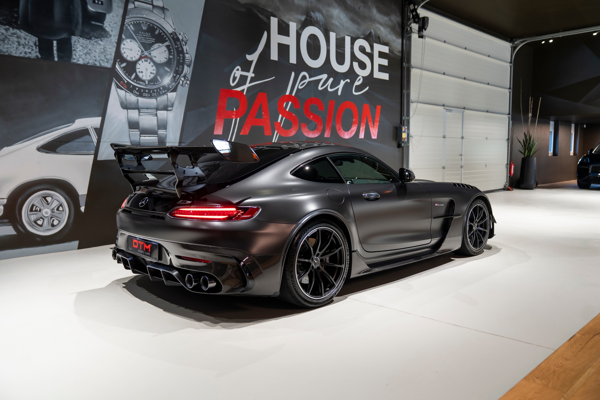 MERCEDES-BENZ AMG GT Black Series-showroom-element-3