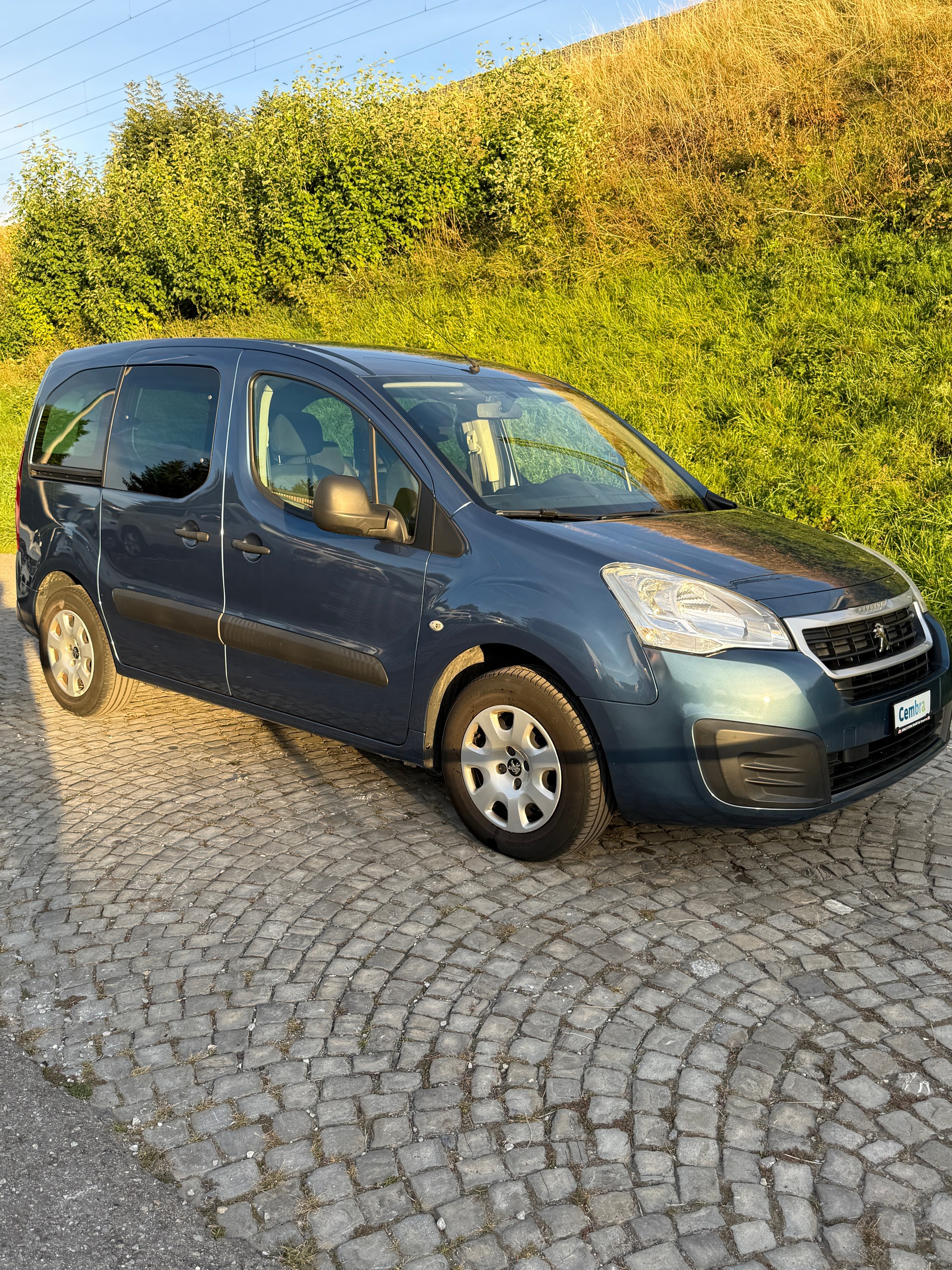 PEUGEOT Partner 1.2 PureTech Allure