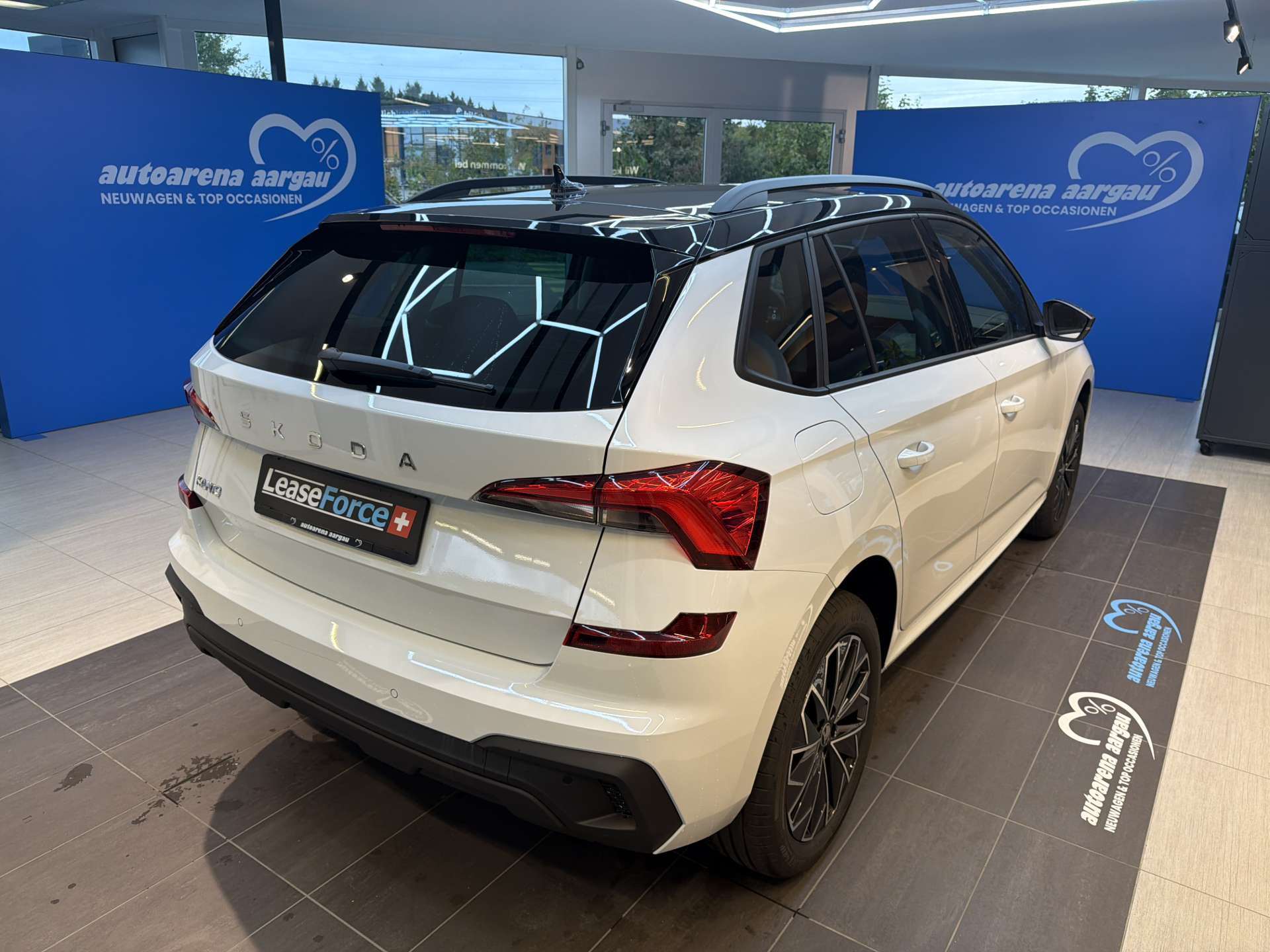 SKODA Kamiq 1.0 TSi Selection Black DSG-Automat-showroom-element-2