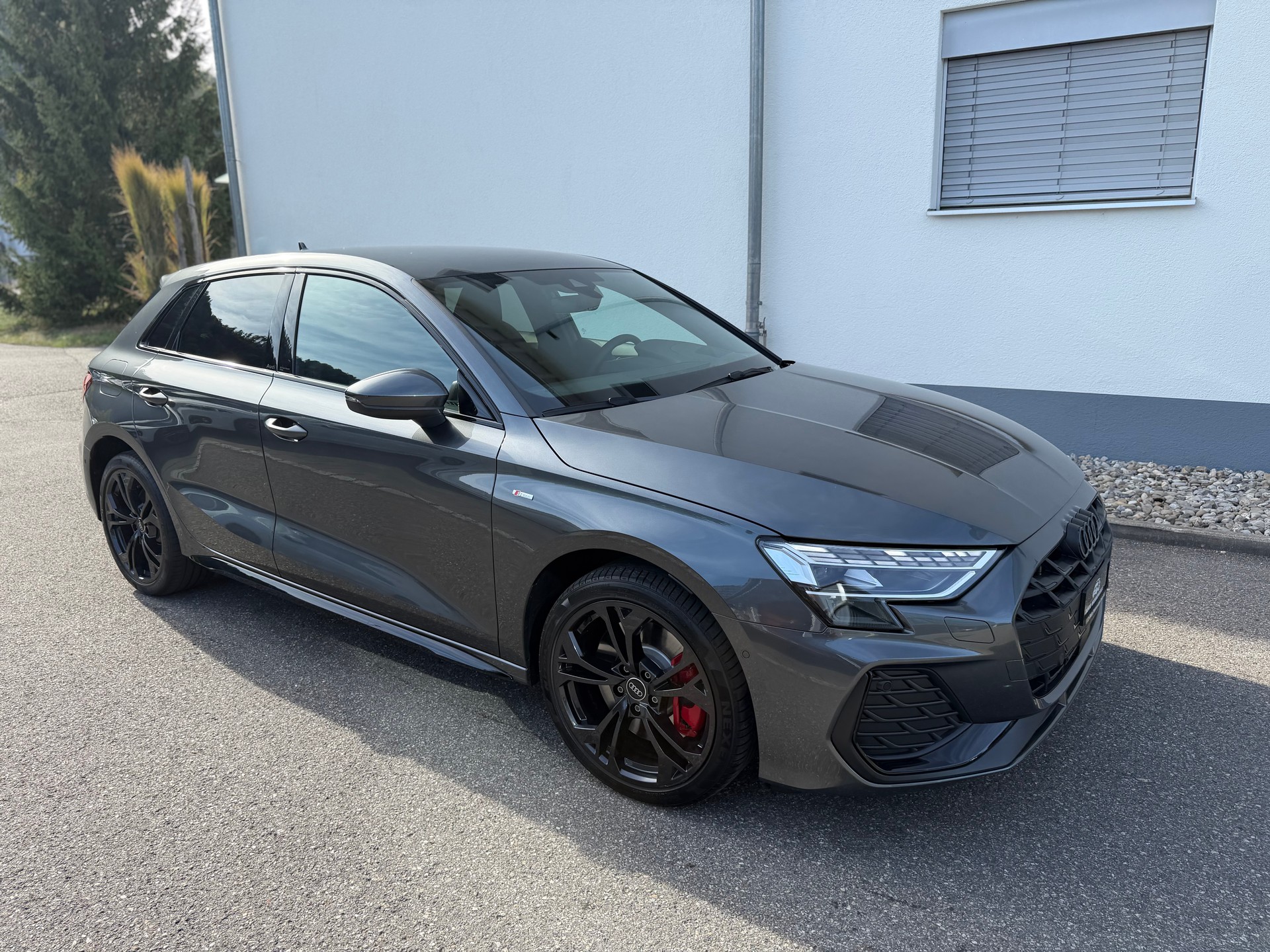 AUDI A3 Sportback 45 TFSI e S line Attraction S-tronic-showroom-element-2